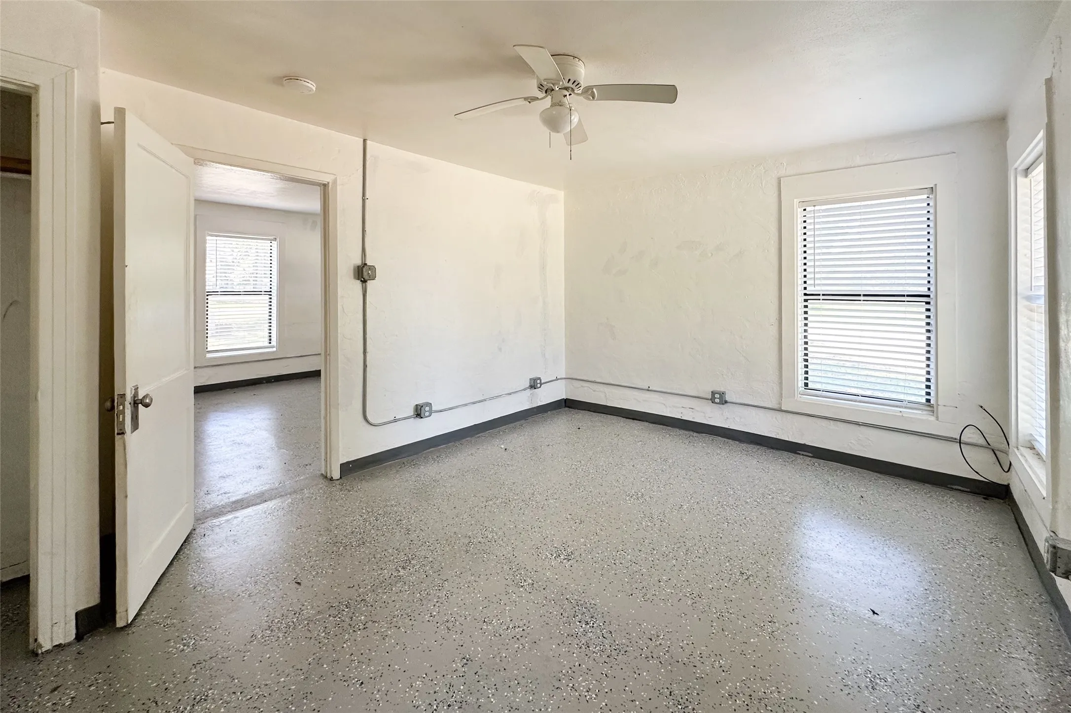 Single Family Residence For Sale in Henderson County , 909 Alice Street, Trinidad, Texas 75163, 1 Bedroom, 1 Bathroom, Garage spaces, 516 Sqft, built in 0, mls#21376574, Real Estate Agent in Trinidad, Homes For Sale in Henderson county, Homes For Sale in Trinidad, Realtor in Trinidad Texas, Real Estate Brokerage Independent Realty Texas, Luminita Cordes Realtor
