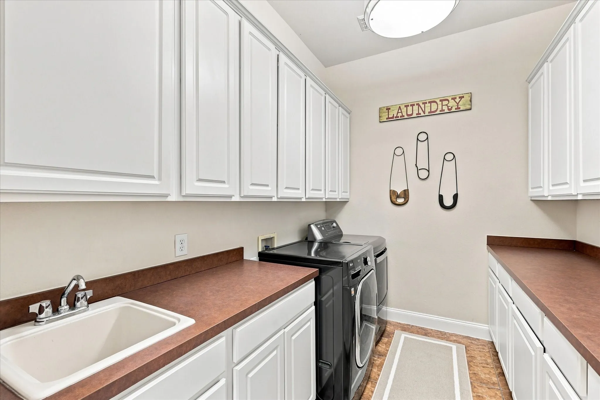 Single Family Residence For Sale in Tarrant County , 6840 Shalloway Drive, Grand Prairie, Texas 75054, 5 Bedroom, 5 Bathroom, 3 Garage spaces, 5,188 Sqft, built in 2006, mls#21373845, Real Estate Agent in Grand Prairie, Homes For Sale in Tarrant county, Homes For Sale in Grand Prairie, Realtor in Grand Prairie Texas, Real Estate Brokerage Independent Realty Texas, Luminita Cordes Realtor