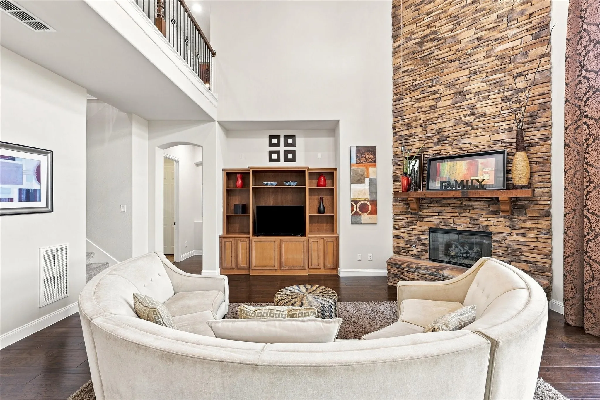 Single Family Residence For Sale in Tarrant County , 6840 Shalloway Drive, Grand Prairie, Texas 75054, 5 Bedroom, 5 Bathroom, 3 Garage spaces, 5,188 Sqft, built in 2006, mls#21373845, Real Estate Agent in Grand Prairie, Homes For Sale in Tarrant county, Homes For Sale in Grand Prairie, Realtor in Grand Prairie Texas, Real Estate Brokerage Independent Realty Texas, Luminita Cordes Realtor