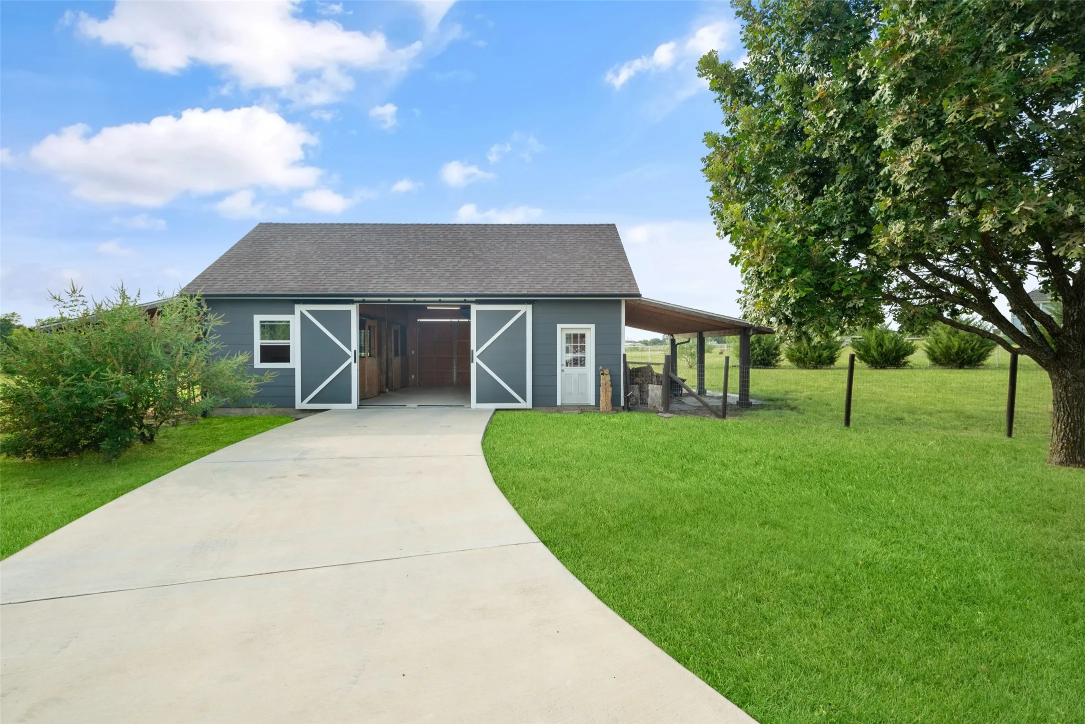 Single Family Residence For Sale in Collin County , 5813 Franklin Branch Road, Mc Kinney, Texas 75071, 3 Bedroom, 3 Bathroom, 2 Garage spaces, 2,996 Sqft, built in 1997, mls#21360879, Real Estate Agent in Mc Kinney, Homes For Sale in Collin county, Homes For Sale in Mc Kinney, Realtor in Mc Kinney Texas, Real Estate Brokerage Independent Realty Texas, Luminita Cordes Realtor