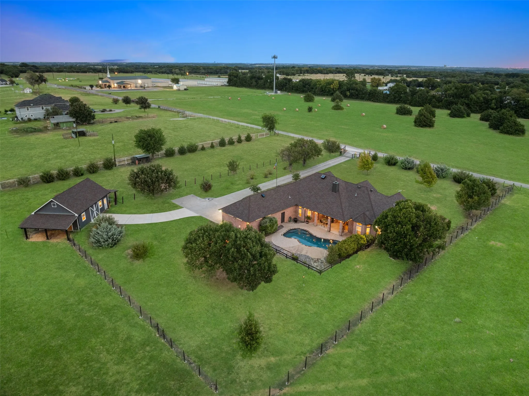 Single Family Residence For Sale in Collin County , 5813 Franklin Branch Road, Mc Kinney, Texas 75071, 3 Bedroom, 3 Bathroom, 2 Garage spaces, 2,996 Sqft, built in 1997, mls#21360879, Real Estate Agent in Mc Kinney, Homes For Sale in Collin county, Homes For Sale in Mc Kinney, Realtor in Mc Kinney Texas, Real Estate Brokerage Independent Realty Texas, Luminita Cordes Realtor