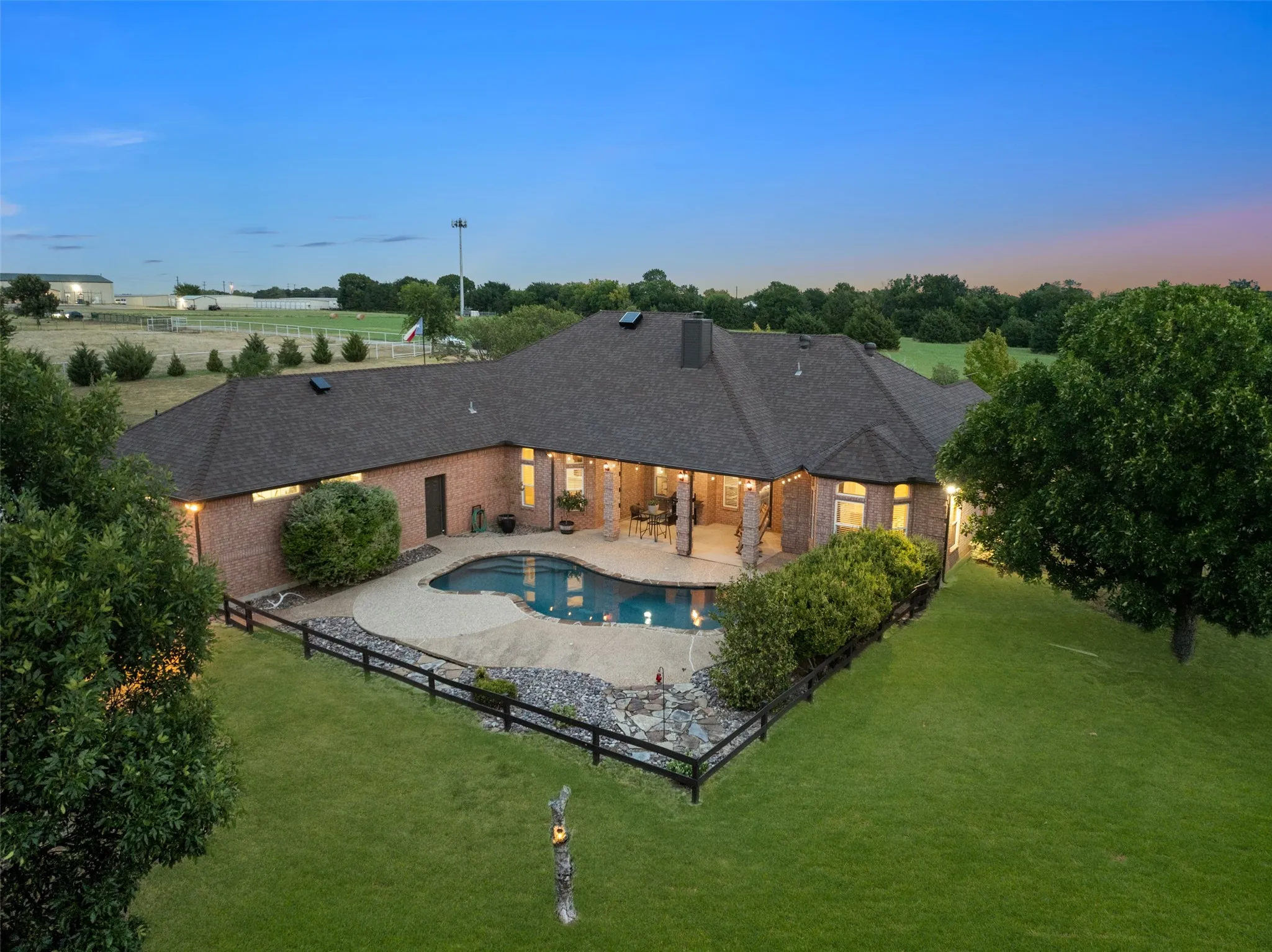 Single Family Residence For Sale in Collin County , 5813 Franklin Branch Road, Mc Kinney, Texas 75071, 3 Bedroom, 3 Bathroom, 2 Garage spaces, 2,996 Sqft, built in 1997, mls#21360879, Real Estate Agent in Mc Kinney, Homes For Sale in Collin county, Homes For Sale in Mc Kinney, Realtor in Mc Kinney Texas, Real Estate Brokerage Independent Realty Texas, Luminita Cordes Realtor