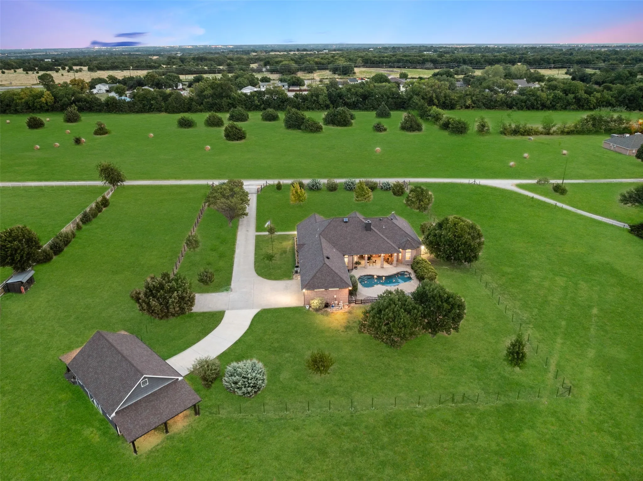 Single Family Residence For Sale in Collin County , 5813 Franklin Branch Road, Mc Kinney, Texas 75071, 3 Bedroom, 3 Bathroom, 2 Garage spaces, 2,996 Sqft, built in 1997, mls#21360879, Real Estate Agent in Mc Kinney, Homes For Sale in Collin county, Homes For Sale in Mc Kinney, Realtor in Mc Kinney Texas, Real Estate Brokerage Independent Realty Texas, Luminita Cordes Realtor