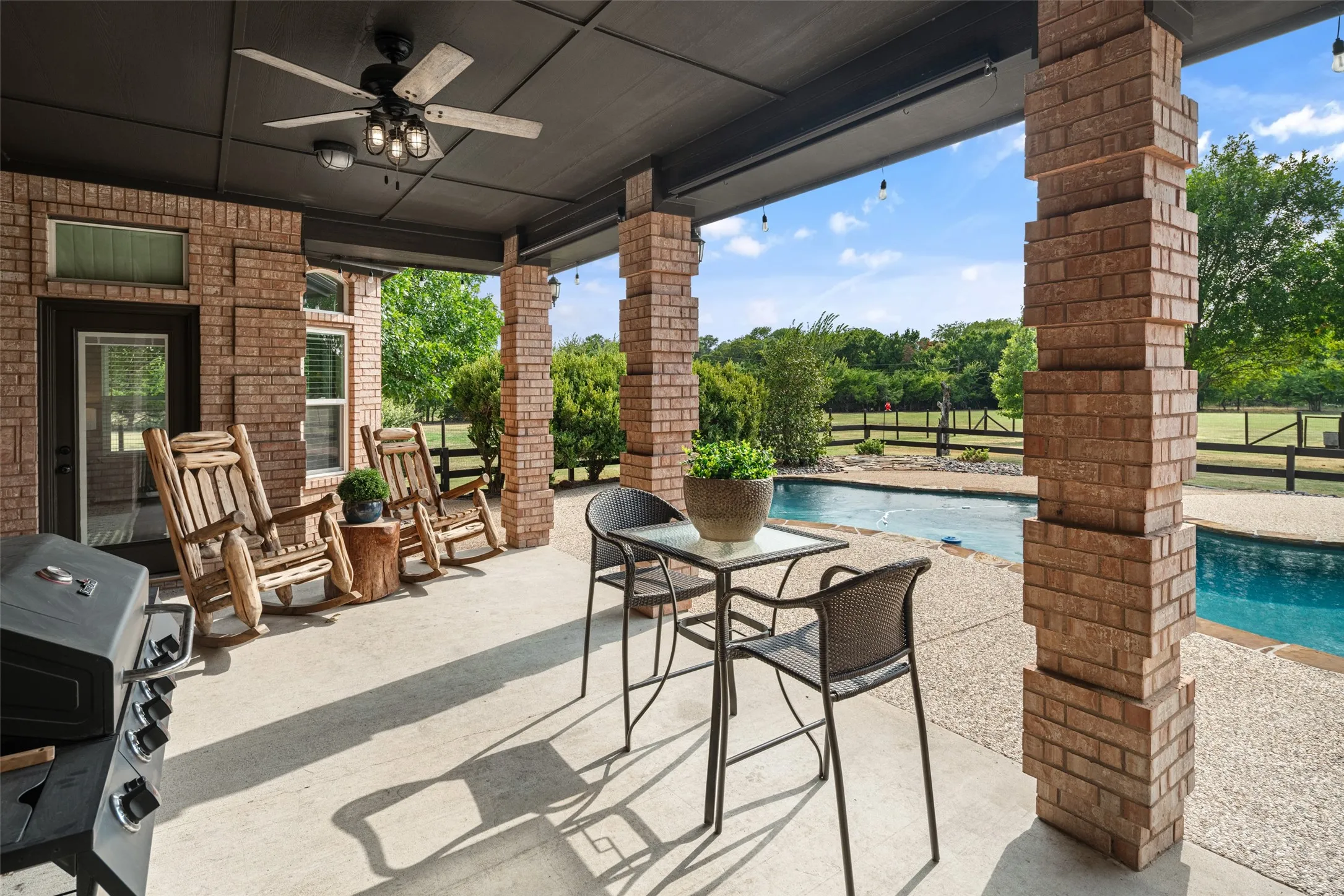 Single Family Residence For Sale in Collin County , 5813 Franklin Branch Road, Mc Kinney, Texas 75071, 3 Bedroom, 3 Bathroom, 2 Garage spaces, 2,996 Sqft, built in 1997, mls#21360879, Real Estate Agent in Mc Kinney, Homes For Sale in Collin county, Homes For Sale in Mc Kinney, Realtor in Mc Kinney Texas, Real Estate Brokerage Independent Realty Texas, Luminita Cordes Realtor
