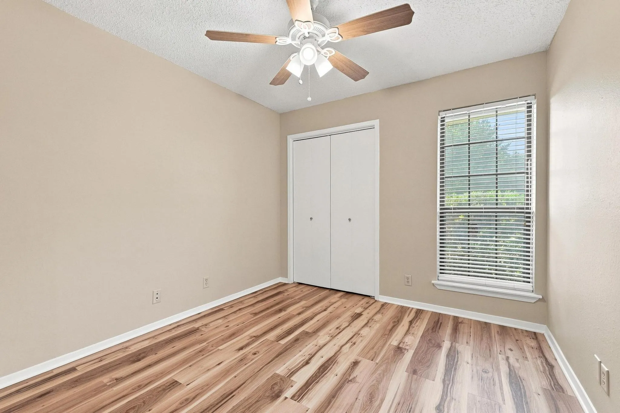 Single Family Residence For Sale in Grayson County , 1841 Glenway Drive, Sherman, Texas 75092, 3 Bedroom, 2 Bathroom, 2 Garage spaces, 1,756 Sqft, built in 1984, mls#21374520, Real Estate Agent in Sherman, Homes For Sale in Grayson county, Homes For Sale in Sherman, Realtor in Sherman Texas, Real Estate Brokerage Independent Realty Texas, Luminita Cordes Realtor