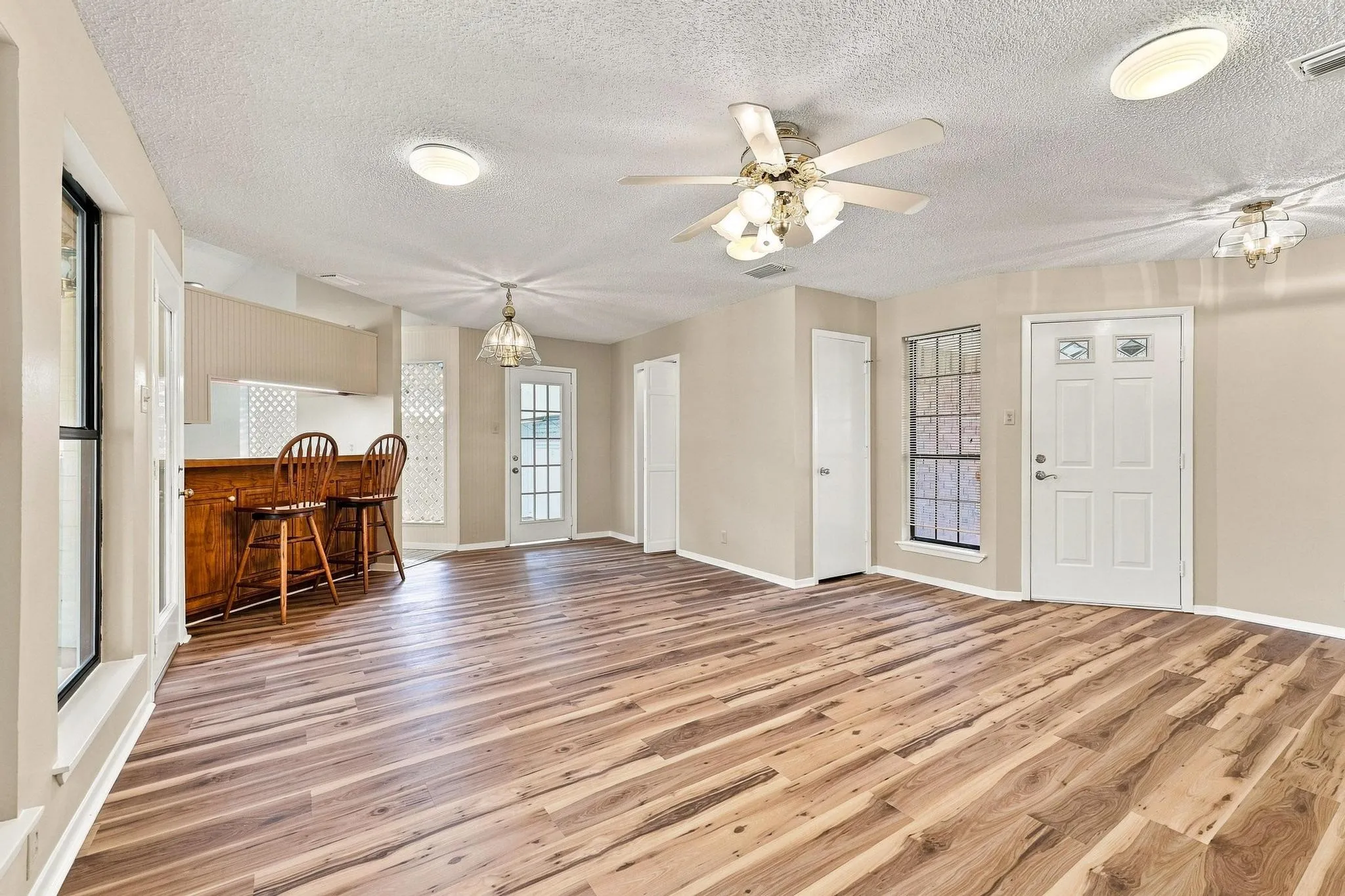 Single Family Residence For Sale in Grayson County , 1841 Glenway Drive, Sherman, Texas 75092, 3 Bedroom, 2 Bathroom, 2 Garage spaces, 1,756 Sqft, built in 1984, mls#21374520, Real Estate Agent in Sherman, Homes For Sale in Grayson county, Homes For Sale in Sherman, Realtor in Sherman Texas, Real Estate Brokerage Independent Realty Texas, Luminita Cordes Realtor