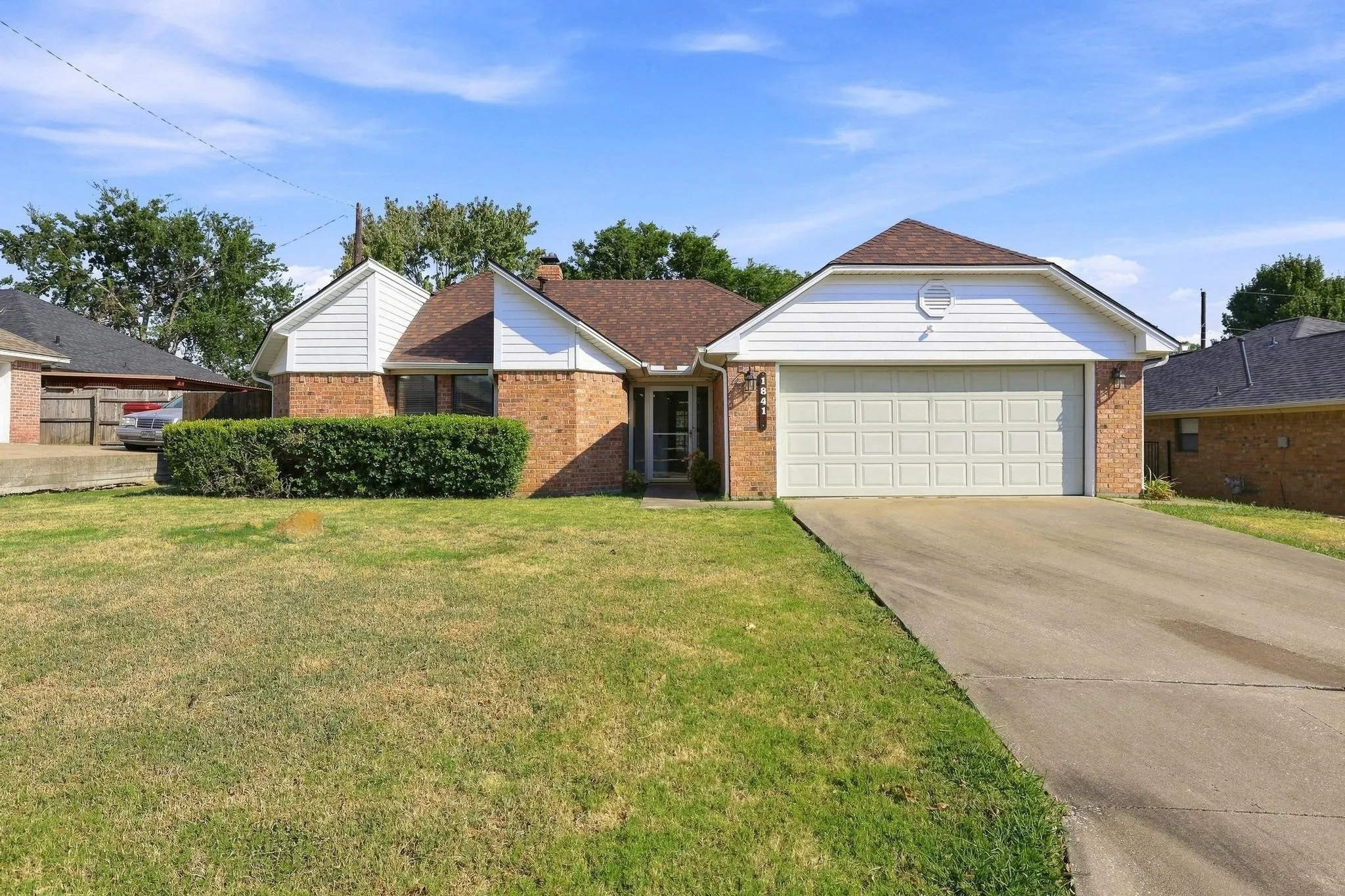 Single Family Residence For Sale in Grayson County , 1841 Glenway Drive, Sherman, Texas 75092, 3 Bedroom, 2 Bathroom, 2 Garage spaces, 1,756 Sqft, built in 1984, mls#21374520, Real Estate Agent in Sherman, Homes For Sale in Grayson county, Homes For Sale in Sherman, Realtor in Sherman Texas, Real Estate Brokerage Independent Realty Texas, Luminita Cordes Realtor