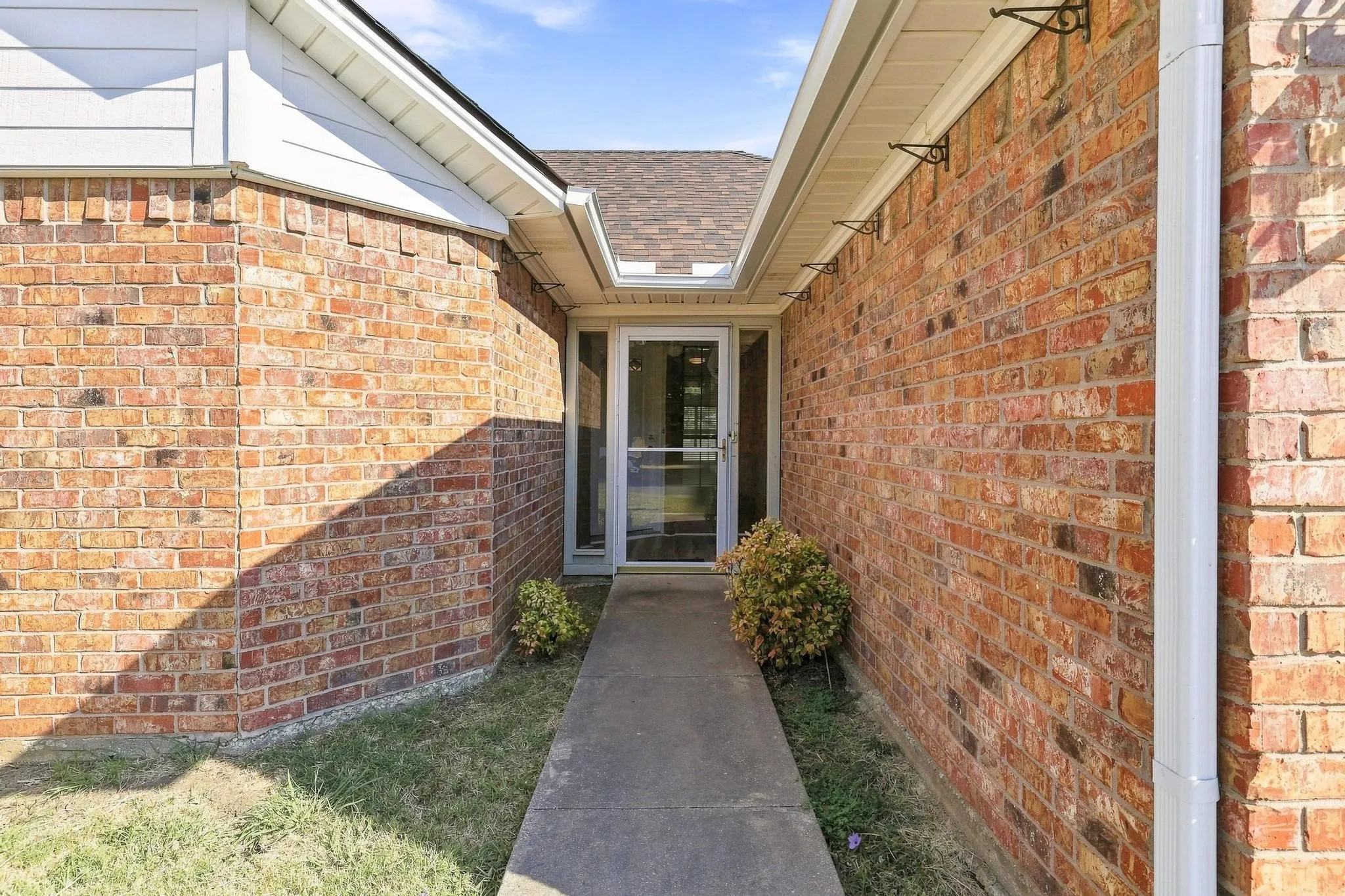 Single Family Residence For Sale in Grayson County , 1841 Glenway Drive, Sherman, Texas 75092, 3 Bedroom, 2 Bathroom, 2 Garage spaces, 1,756 Sqft, built in 1984, mls#21374520, Real Estate Agent in Sherman, Homes For Sale in Grayson county, Homes For Sale in Sherman, Realtor in Sherman Texas, Real Estate Brokerage Independent Realty Texas, Luminita Cordes Realtor