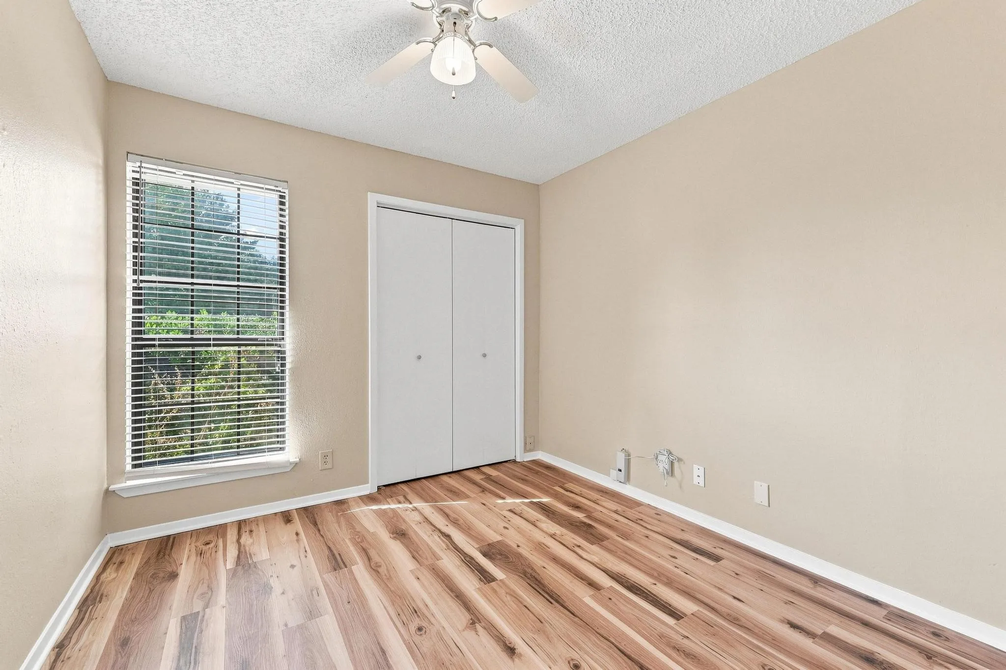 Single Family Residence For Sale in Grayson County , 1841 Glenway Drive, Sherman, Texas 75092, 3 Bedroom, 2 Bathroom, 2 Garage spaces, 1,756 Sqft, built in 1984, mls#21374520, Real Estate Agent in Sherman, Homes For Sale in Grayson county, Homes For Sale in Sherman, Realtor in Sherman Texas, Real Estate Brokerage Independent Realty Texas, Luminita Cordes Realtor
