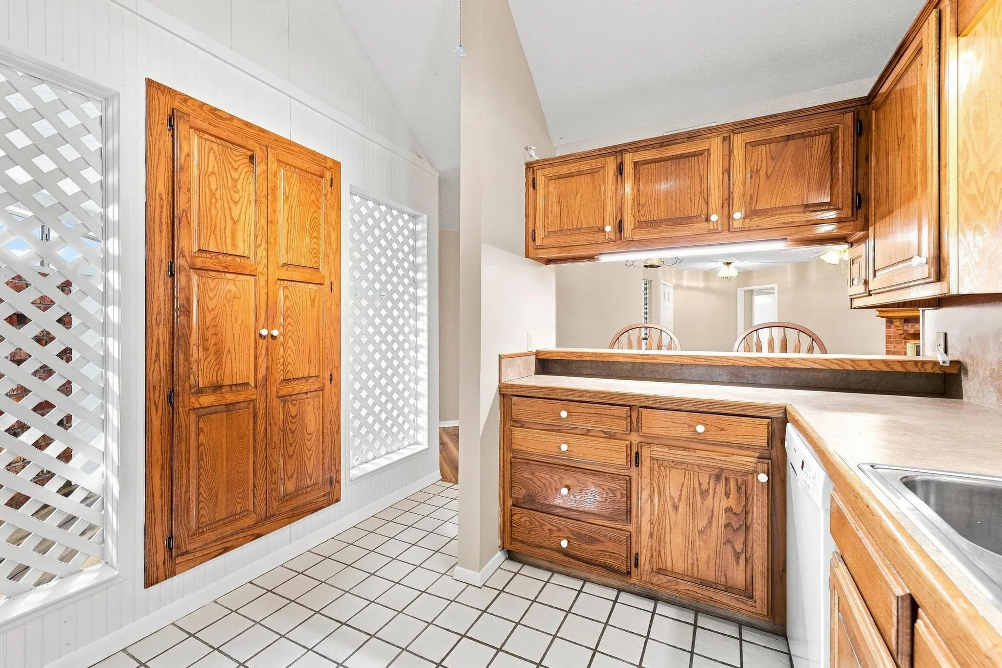 Single Family Residence For Sale in Grayson County , 1841 Glenway Drive, Sherman, Texas 75092, 3 Bedroom, 2 Bathroom, 2 Garage spaces, 1,756 Sqft, built in 1984, mls#21374520, Real Estate Agent in Sherman, Homes For Sale in Grayson county, Homes For Sale in Sherman, Realtor in Sherman Texas, Real Estate Brokerage Independent Realty Texas, Luminita Cordes Realtor