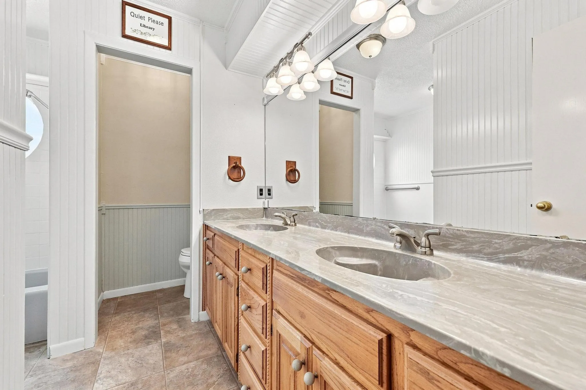 Single Family Residence For Sale in Grayson County , 1841 Glenway Drive, Sherman, Texas 75092, 3 Bedroom, 2 Bathroom, 2 Garage spaces, 1,756 Sqft, built in 1984, mls#21374520, Real Estate Agent in Sherman, Homes For Sale in Grayson county, Homes For Sale in Sherman, Realtor in Sherman Texas, Real Estate Brokerage Independent Realty Texas, Luminita Cordes Realtor