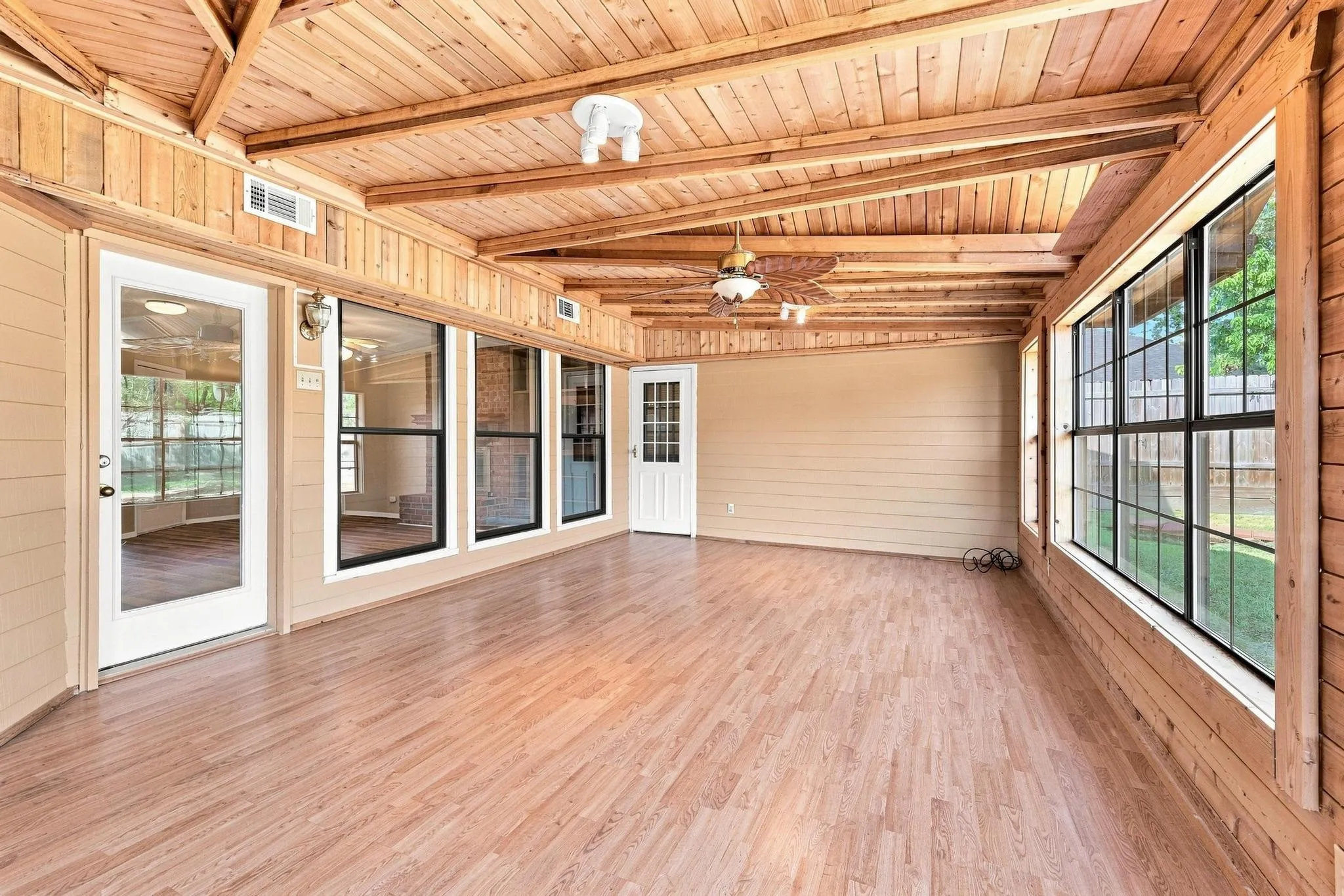 Single Family Residence For Sale in Grayson County , 1841 Glenway Drive, Sherman, Texas 75092, 3 Bedroom, 2 Bathroom, 2 Garage spaces, 1,756 Sqft, built in 1984, mls#21374520, Real Estate Agent in Sherman, Homes For Sale in Grayson county, Homes For Sale in Sherman, Realtor in Sherman Texas, Real Estate Brokerage Independent Realty Texas, Luminita Cordes Realtor
