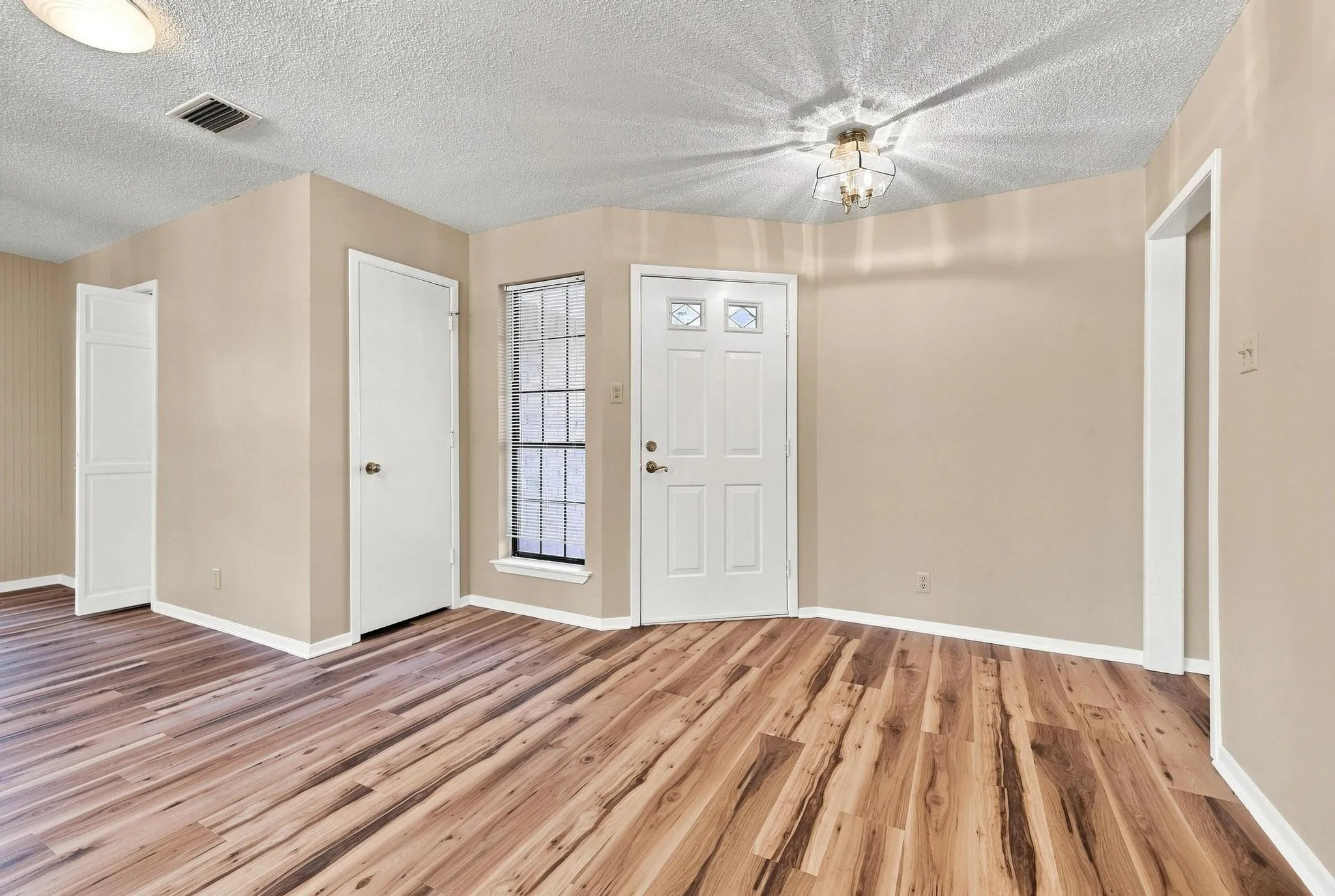 Single Family Residence For Sale in Grayson County , 1841 Glenway Drive, Sherman, Texas 75092, 3 Bedroom, 2 Bathroom, 2 Garage spaces, 1,756 Sqft, built in 1984, mls#21374520, Real Estate Agent in Sherman, Homes For Sale in Grayson county, Homes For Sale in Sherman, Realtor in Sherman Texas, Real Estate Brokerage Independent Realty Texas, Luminita Cordes Realtor