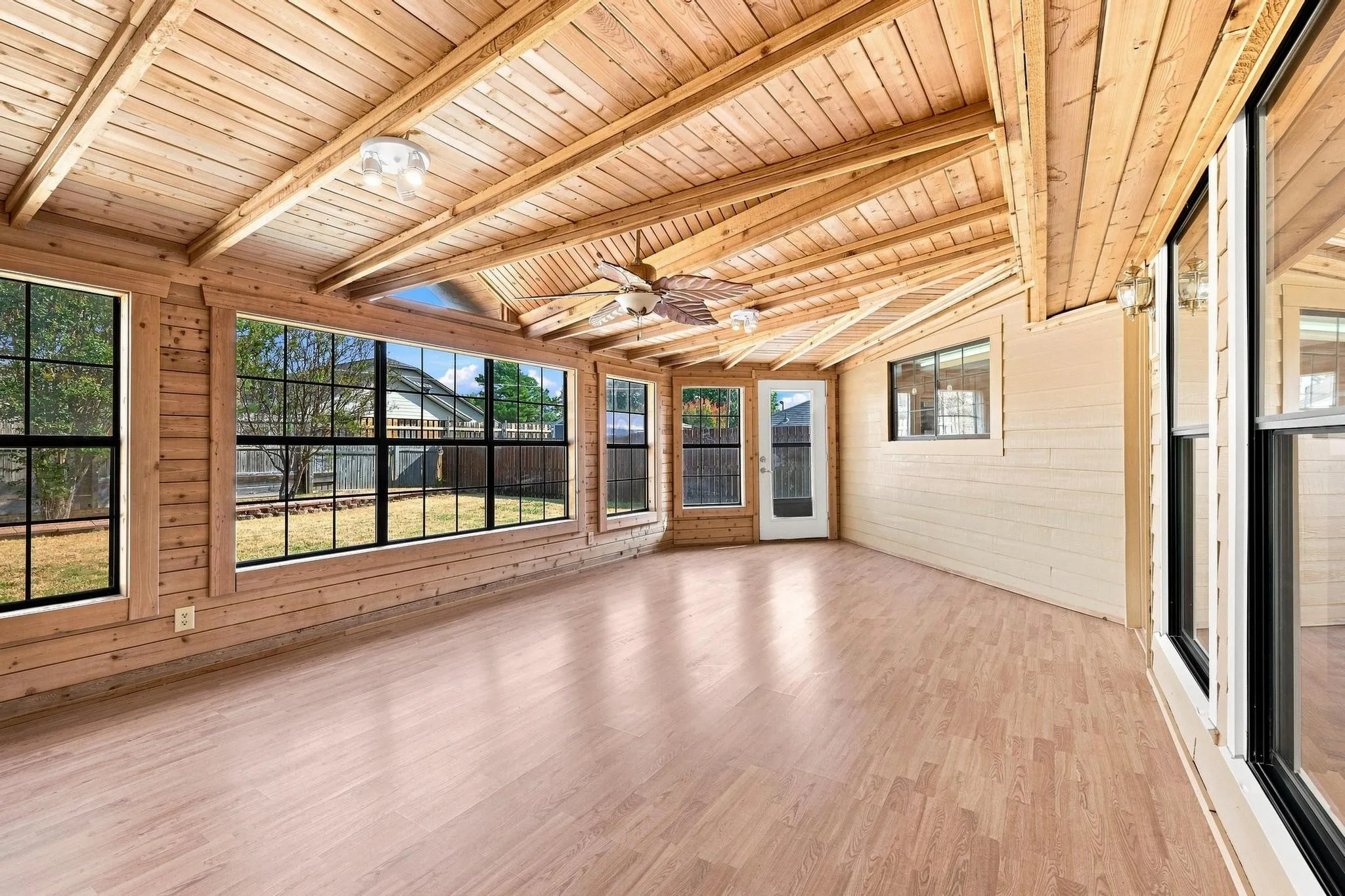 Single Family Residence For Sale in Grayson County , 1841 Glenway Drive, Sherman, Texas 75092, 3 Bedroom, 2 Bathroom, 2 Garage spaces, 1,756 Sqft, built in 1984, mls#21374520, Real Estate Agent in Sherman, Homes For Sale in Grayson county, Homes For Sale in Sherman, Realtor in Sherman Texas, Real Estate Brokerage Independent Realty Texas, Luminita Cordes Realtor