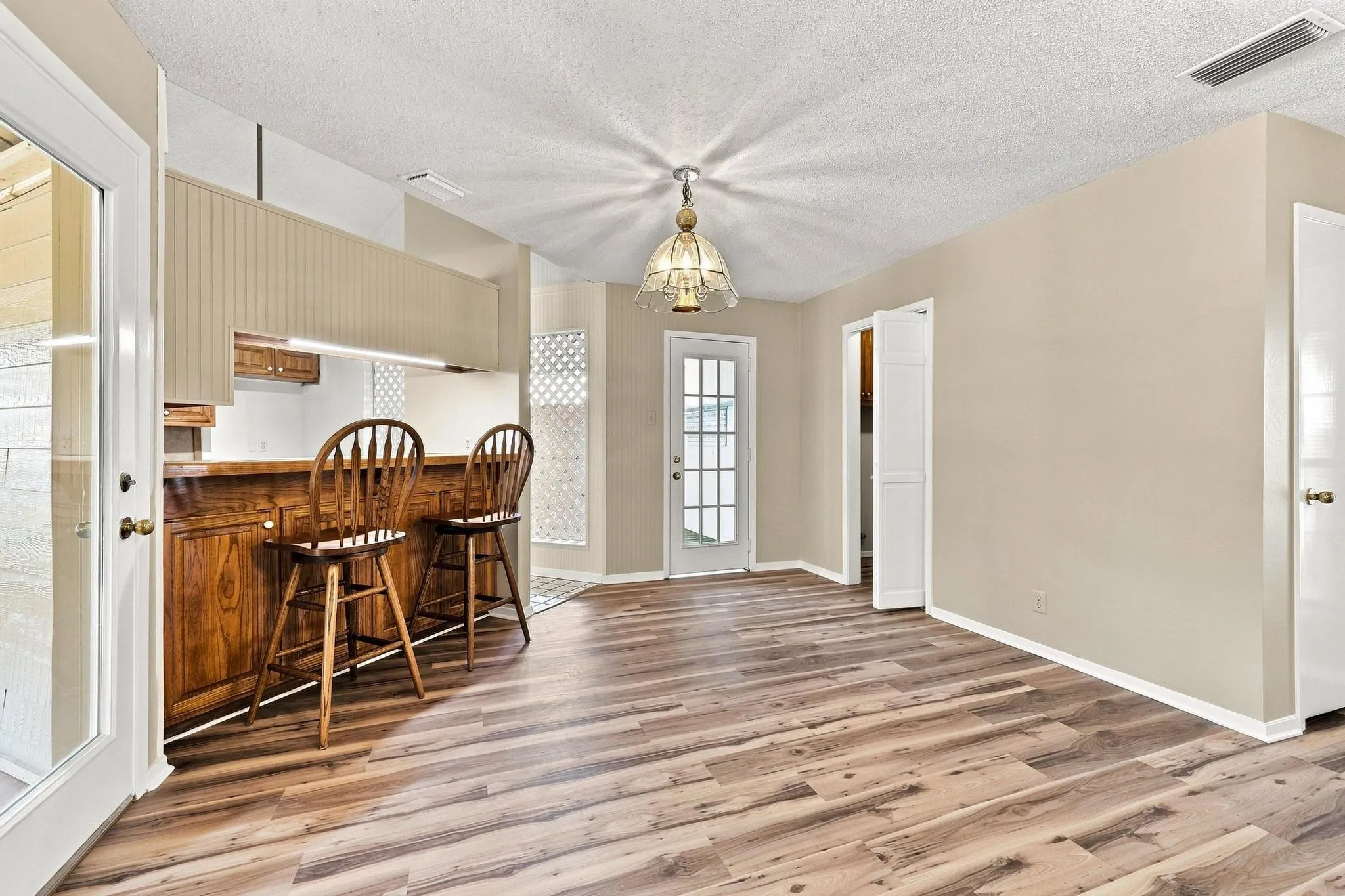 Single Family Residence For Sale in Grayson County , 1841 Glenway Drive, Sherman, Texas 75092, 3 Bedroom, 2 Bathroom, 2 Garage spaces, 1,756 Sqft, built in 1984, mls#21374520, Real Estate Agent in Sherman, Homes For Sale in Grayson county, Homes For Sale in Sherman, Realtor in Sherman Texas, Real Estate Brokerage Independent Realty Texas, Luminita Cordes Realtor