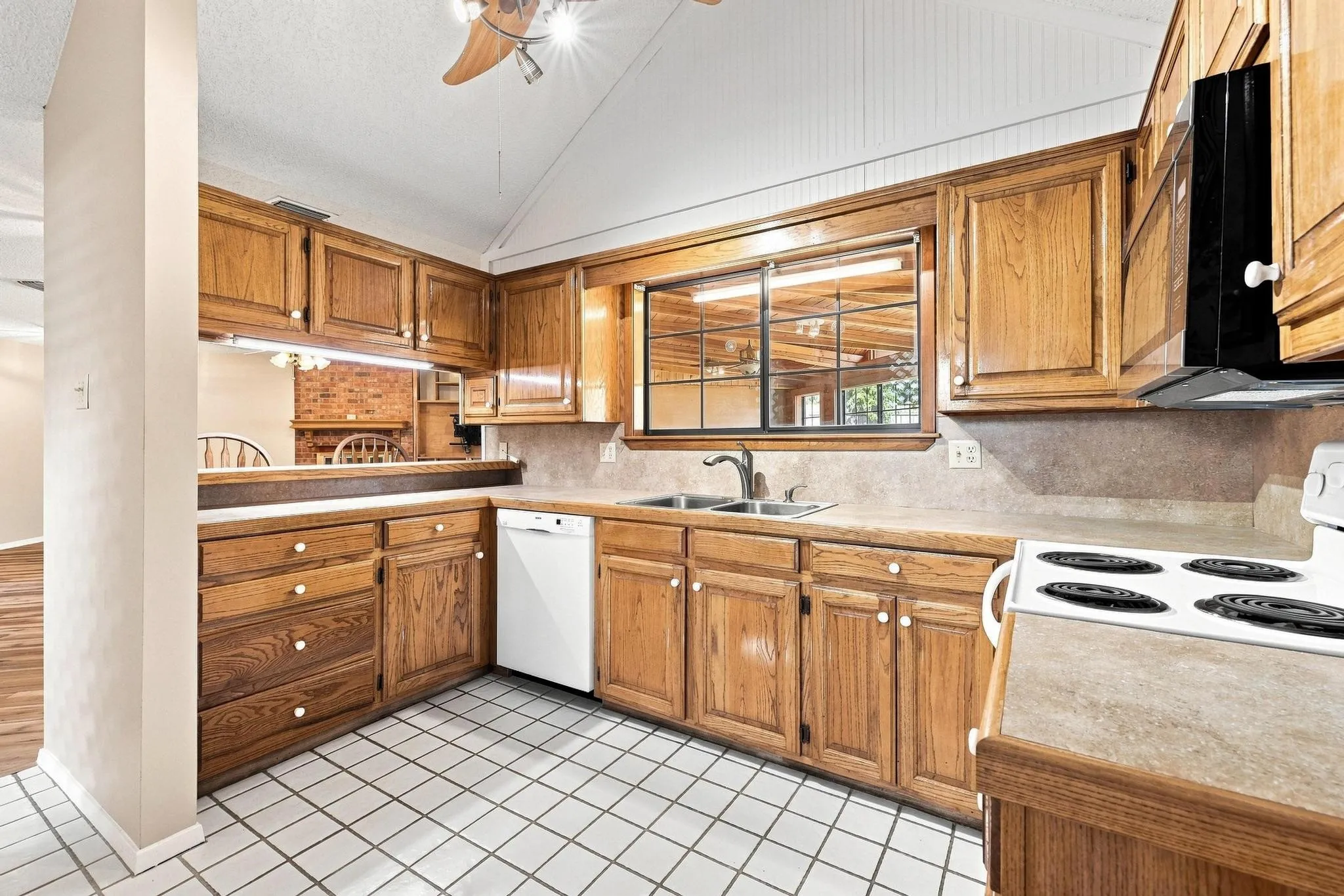 Single Family Residence For Sale in Grayson County , 1841 Glenway Drive, Sherman, Texas 75092, 3 Bedroom, 2 Bathroom, 2 Garage spaces, 1,756 Sqft, built in 1984, mls#21374520, Real Estate Agent in Sherman, Homes For Sale in Grayson county, Homes For Sale in Sherman, Realtor in Sherman Texas, Real Estate Brokerage Independent Realty Texas, Luminita Cordes Realtor