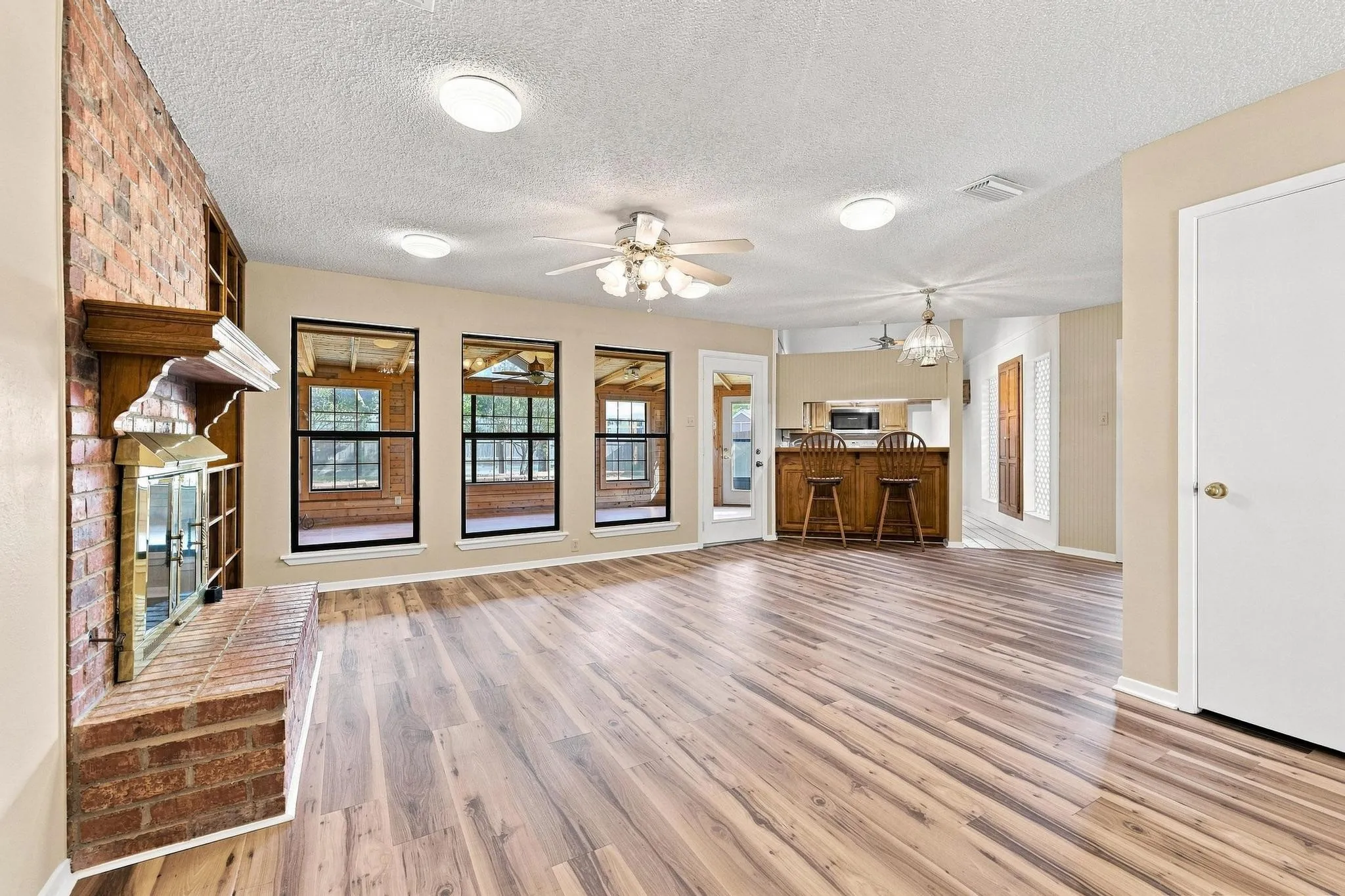Single Family Residence For Sale in Grayson County , 1841 Glenway Drive, Sherman, Texas 75092, 3 Bedroom, 2 Bathroom, 2 Garage spaces, 1,756 Sqft, built in 1984, mls#21374520, Real Estate Agent in Sherman, Homes For Sale in Grayson county, Homes For Sale in Sherman, Realtor in Sherman Texas, Real Estate Brokerage Independent Realty Texas, Luminita Cordes Realtor