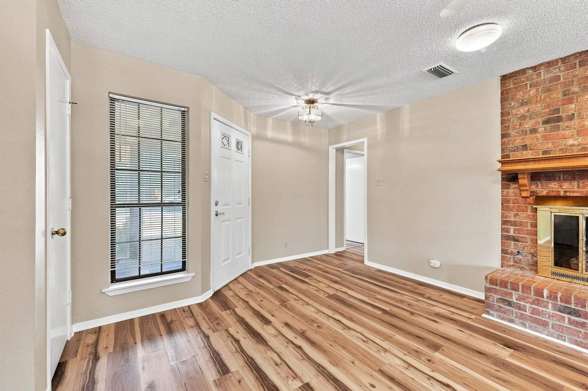 Single Family Residence For Sale in Grayson County , 1841 Glenway Drive, Sherman, Texas 75092, 3 Bedroom, 2 Bathroom, 2 Garage spaces, 1,756 Sqft, built in 1984, mls#21374520, Real Estate Agent in Sherman, Homes For Sale in Grayson county, Homes For Sale in Sherman, Realtor in Sherman Texas, Real Estate Brokerage Independent Realty Texas, Luminita Cordes Realtor