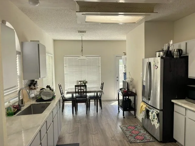 Kitchen toward breakfast
