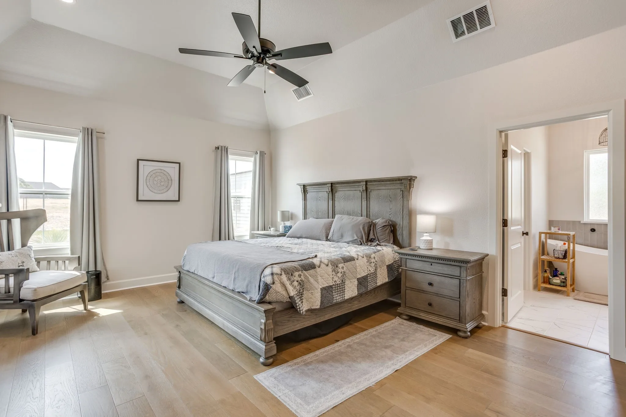 Single Family Residence For Sale in Parker County , 216 Greene Road, Weatherford, Texas 76087, 4 Bedroom, 4 Bathroom, 3 Garage spaces, 3,320 Sqft, built in 2022, mls#21376692, Real Estate Agent in Weatherford, Homes For Sale in Parker county, Homes For Sale in Weatherford, Realtor in Weatherford Texas, Real Estate Brokerage Independent Realty Texas, Luminita Cordes Realtor