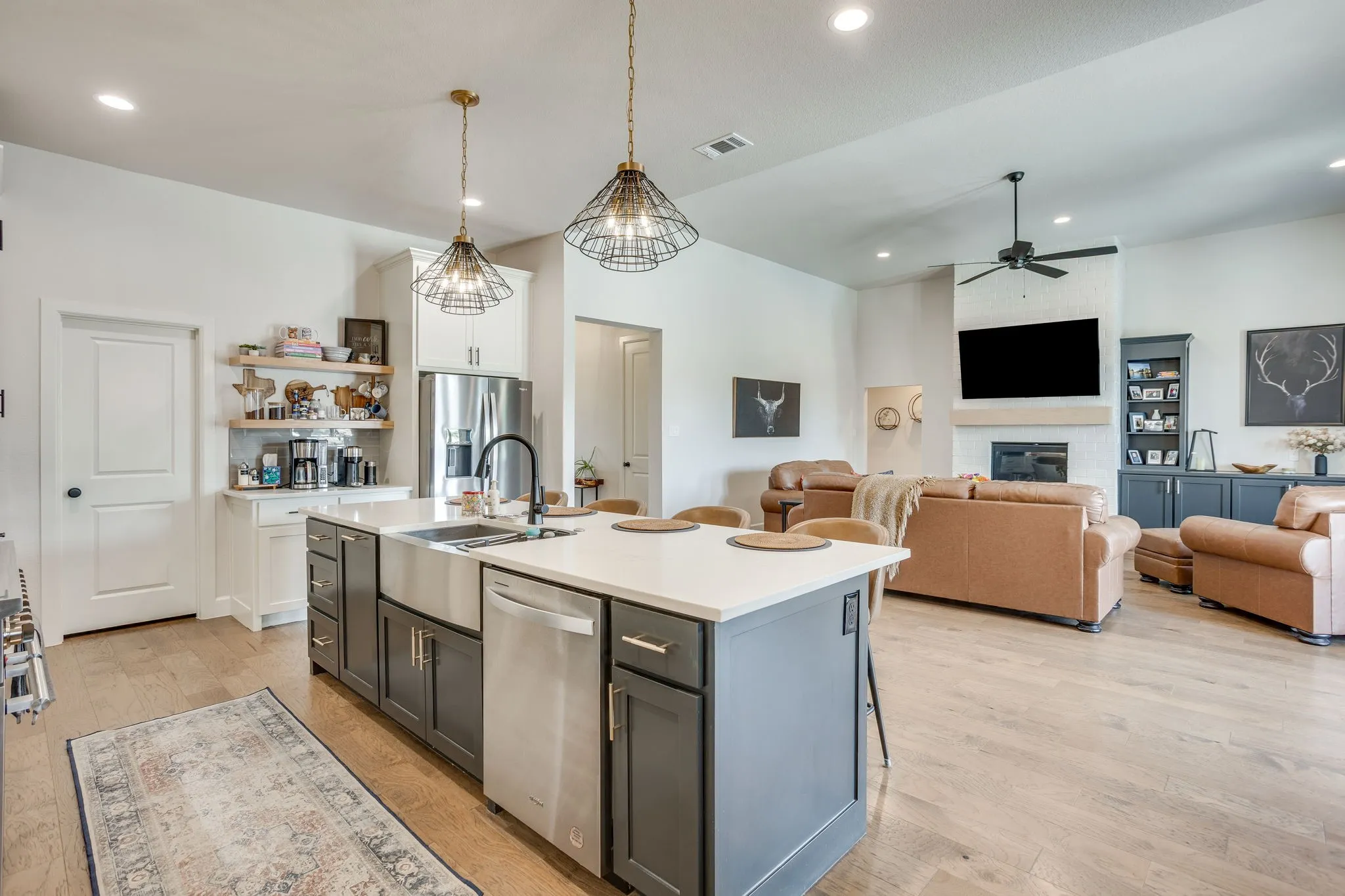 Single Family Residence For Sale in Parker County , 216 Greene Road, Weatherford, Texas 76087, 4 Bedroom, 4 Bathroom, 3 Garage spaces, 3,320 Sqft, built in 2022, mls#21376692, Real Estate Agent in Weatherford, Homes For Sale in Parker county, Homes For Sale in Weatherford, Realtor in Weatherford Texas, Real Estate Brokerage Independent Realty Texas, Luminita Cordes Realtor