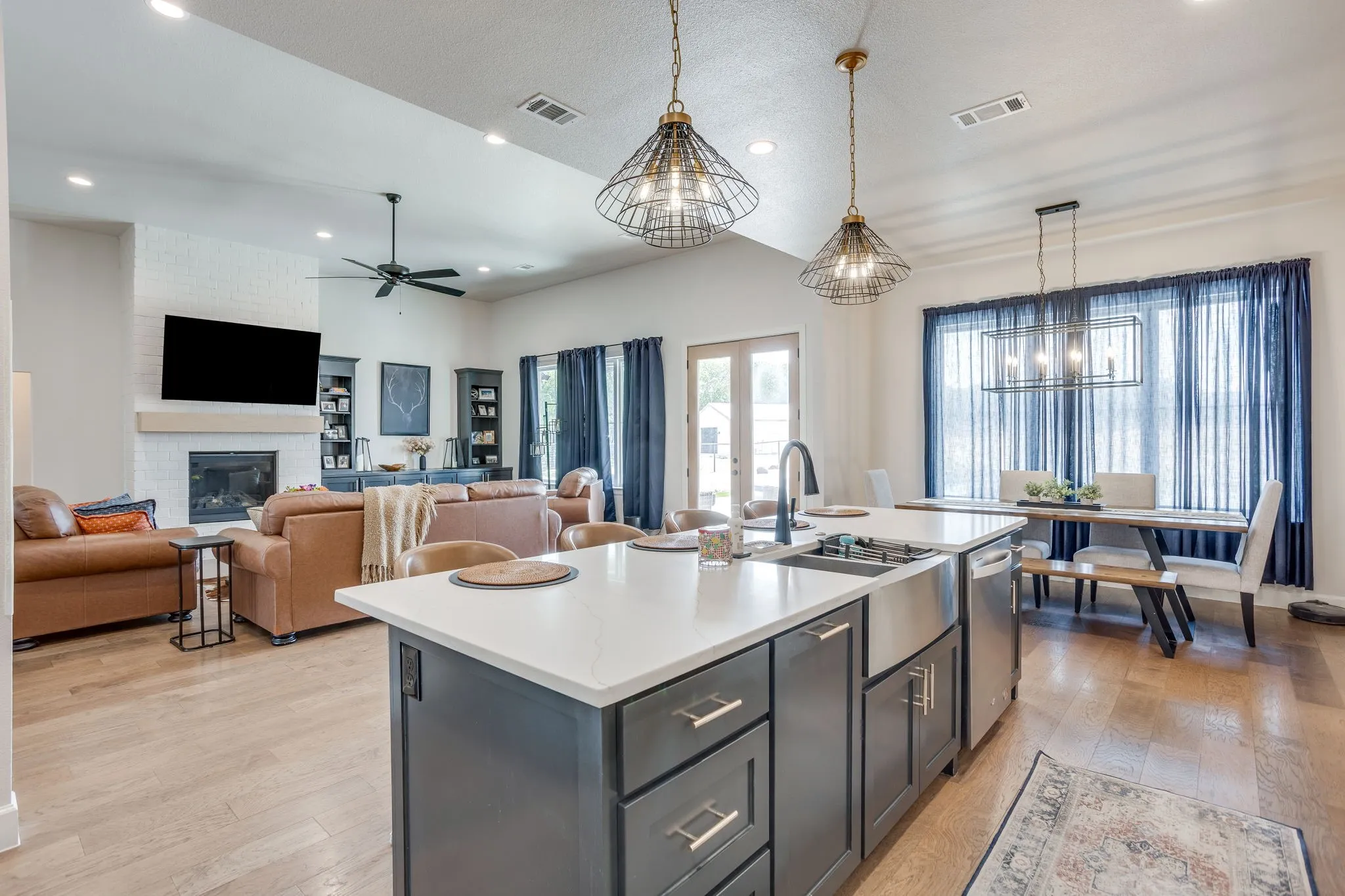 Single Family Residence For Sale in Parker County , 216 Greene Road, Weatherford, Texas 76087, 4 Bedroom, 4 Bathroom, 3 Garage spaces, 3,320 Sqft, built in 2022, mls#21376692, Real Estate Agent in Weatherford, Homes For Sale in Parker county, Homes For Sale in Weatherford, Realtor in Weatherford Texas, Real Estate Brokerage Independent Realty Texas, Luminita Cordes Realtor