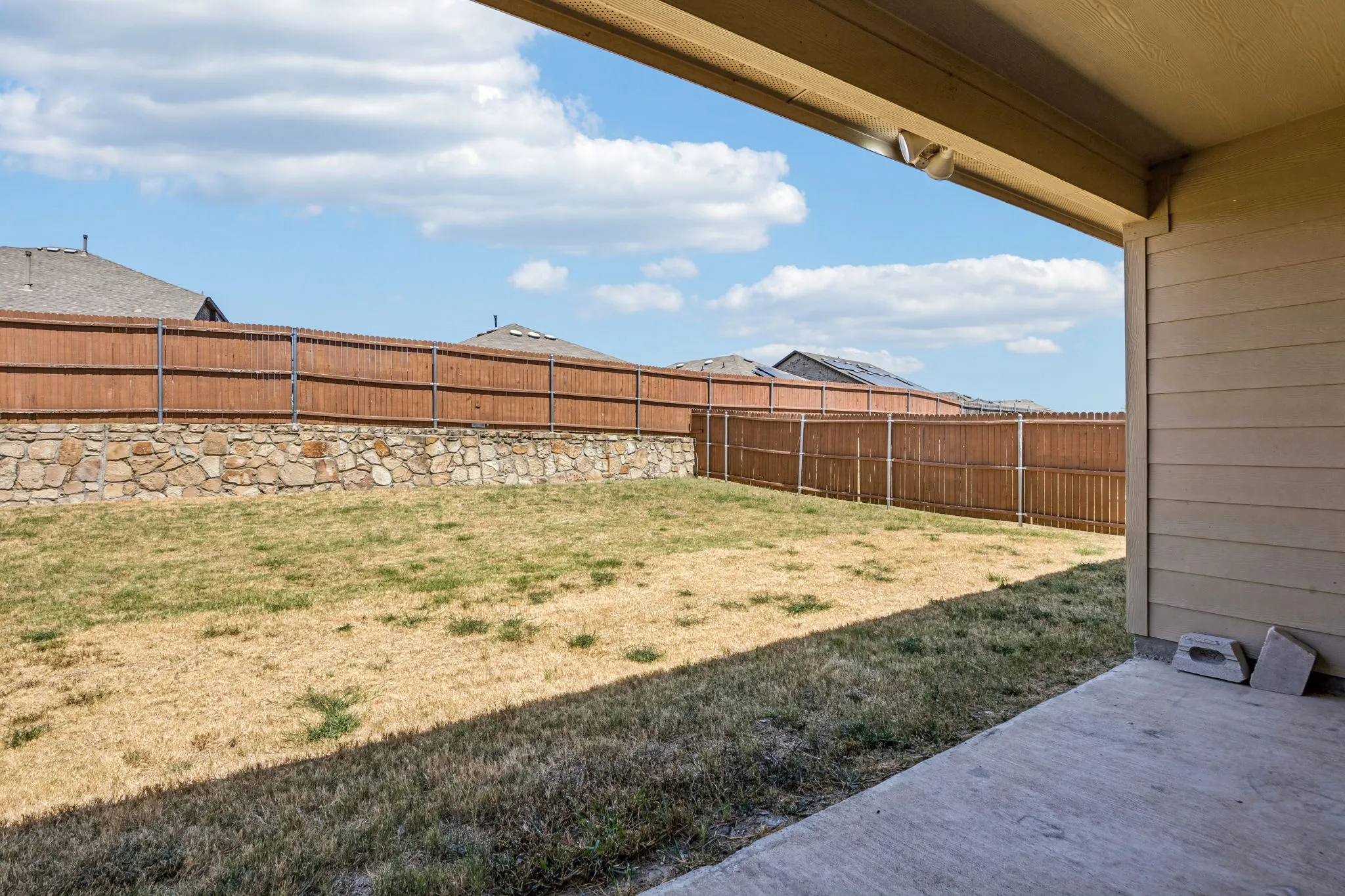 Covered patio with concrete flooring