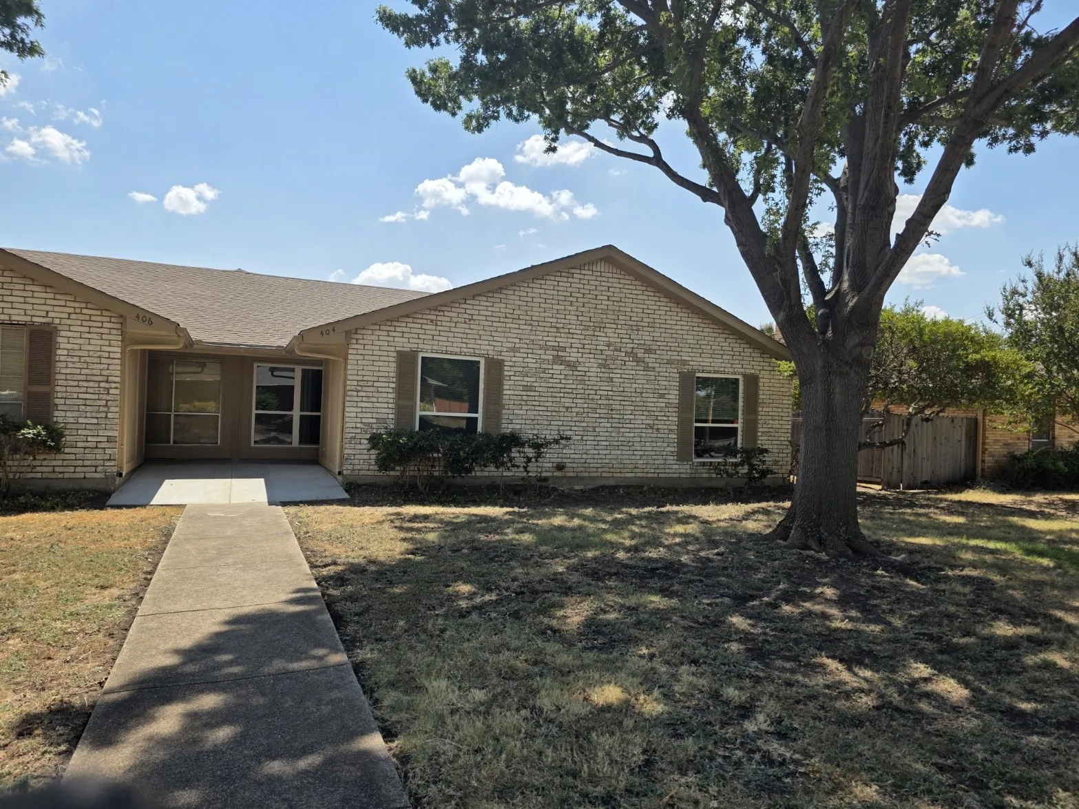 Duplex For Rent in Dallas County , 404 Tiffany Trail, Richardson, Texas 75081, 3 Bedroom, 2 Bathroom, 2 Garage spaces, 1,641 Sqft, built in 1975, mls#21376621, Real Estate Agent in Richardson, Homes For Rent in Dallas county, Homes For Rent in Richardson, Realtor in Richardson Texas, Real Estate Brokerage Independent Realty Texas, Luminita Cordes Realtor