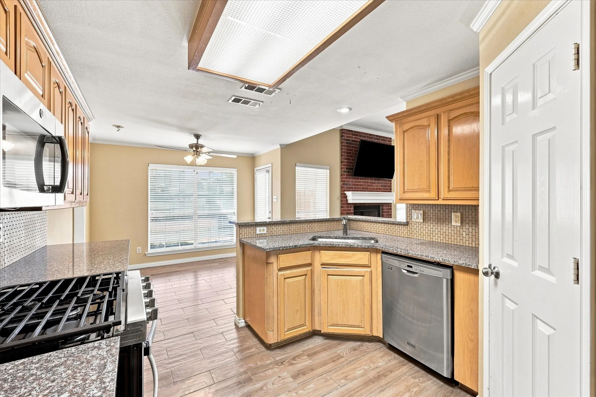 Single Family Residence For Sale in Kaufman County , 9934 Stonehearth Lane, Forney, Texas 75126, 3 Bedroom, 2 Bathroom, 4 Garage spaces, 1,759 Sqft, built in 2000, mls#21375443, Real Estate Agent in Forney, Homes For Sale in Kaufman county, Homes For Sale in Forney, Realtor in Forney Texas, Real Estate Brokerage Independent Realty Texas, Luminita Cordes Realtor