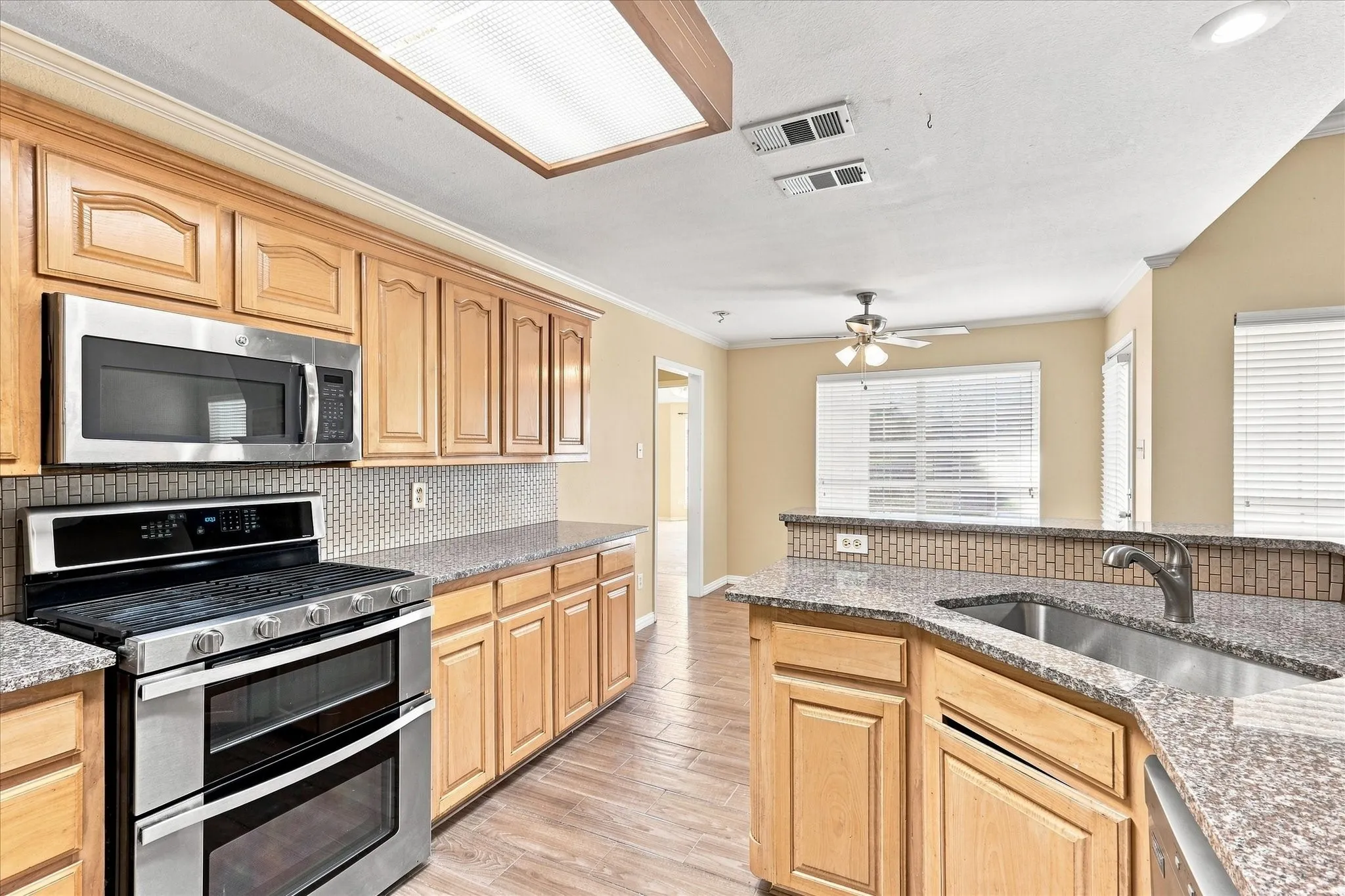 Single Family Residence For Sale in Kaufman County , 9934 Stonehearth Lane, Forney, Texas 75126, 3 Bedroom, 2 Bathroom, 4 Garage spaces, 1,759 Sqft, built in 2000, mls#21375443, Real Estate Agent in Forney, Homes For Sale in Kaufman county, Homes For Sale in Forney, Realtor in Forney Texas, Real Estate Brokerage Independent Realty Texas, Luminita Cordes Realtor