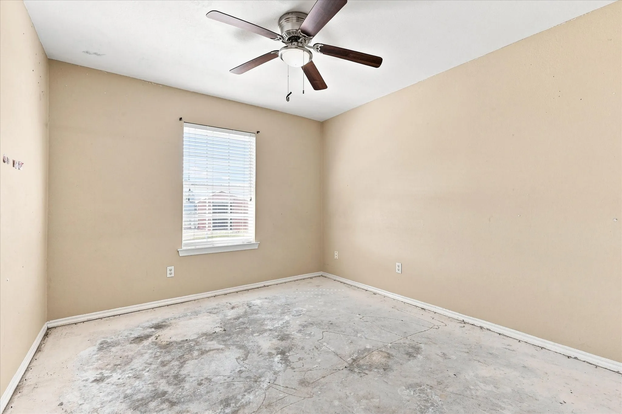 Single Family Residence For Sale in Kaufman County , 9934 Stonehearth Lane, Forney, Texas 75126, 3 Bedroom, 2 Bathroom, 4 Garage spaces, 1,759 Sqft, built in 2000, mls#21375443, Real Estate Agent in Forney, Homes For Sale in Kaufman county, Homes For Sale in Forney, Realtor in Forney Texas, Real Estate Brokerage Independent Realty Texas, Luminita Cordes Realtor