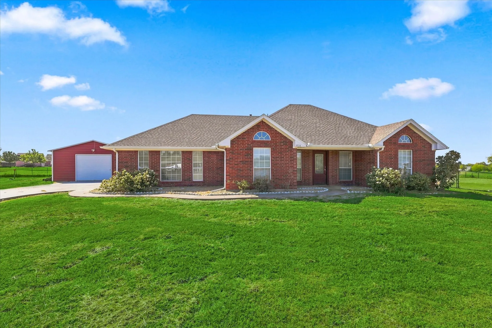 Single Family Residence For Sale in Kaufman County , 9934 Stonehearth Lane, Forney, Texas 75126, 3 Bedroom, 2 Bathroom, 4 Garage spaces, 1,759 Sqft, built in 2000, mls#21375443, Real Estate Agent in Forney, Homes For Sale in Kaufman county, Homes For Sale in Forney, Realtor in Forney Texas, Real Estate Brokerage Independent Realty Texas, Luminita Cordes Realtor