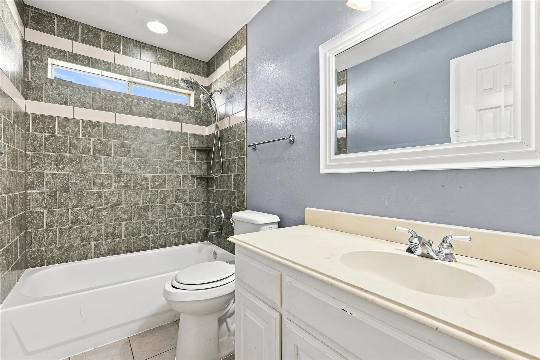 Single Family Residence For Sale in Kaufman County , 9934 Stonehearth Lane, Forney, Texas 75126, 3 Bedroom, 2 Bathroom, 4 Garage spaces, 1,759 Sqft, built in 2000, mls#21375443, Real Estate Agent in Forney, Homes For Sale in Kaufman county, Homes For Sale in Forney, Realtor in Forney Texas, Real Estate Brokerage Independent Realty Texas, Luminita Cordes Realtor