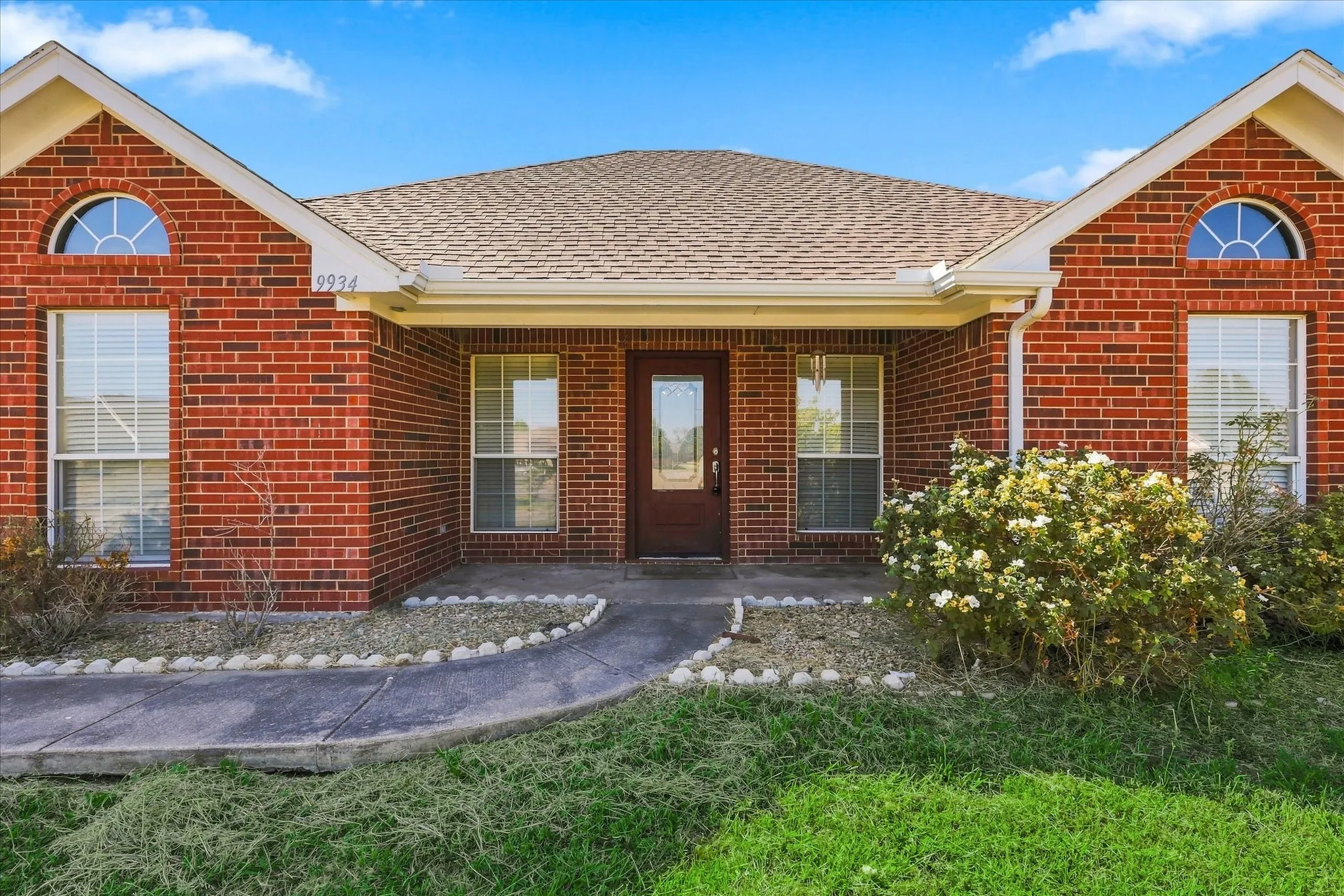 Single Family Residence For Sale in Kaufman County , 9934 Stonehearth Lane, Forney, Texas 75126, 3 Bedroom, 2 Bathroom, 4 Garage spaces, 1,759 Sqft, built in 2000, mls#21375443, Real Estate Agent in Forney, Homes For Sale in Kaufman county, Homes For Sale in Forney, Realtor in Forney Texas, Real Estate Brokerage Independent Realty Texas, Luminita Cordes Realtor