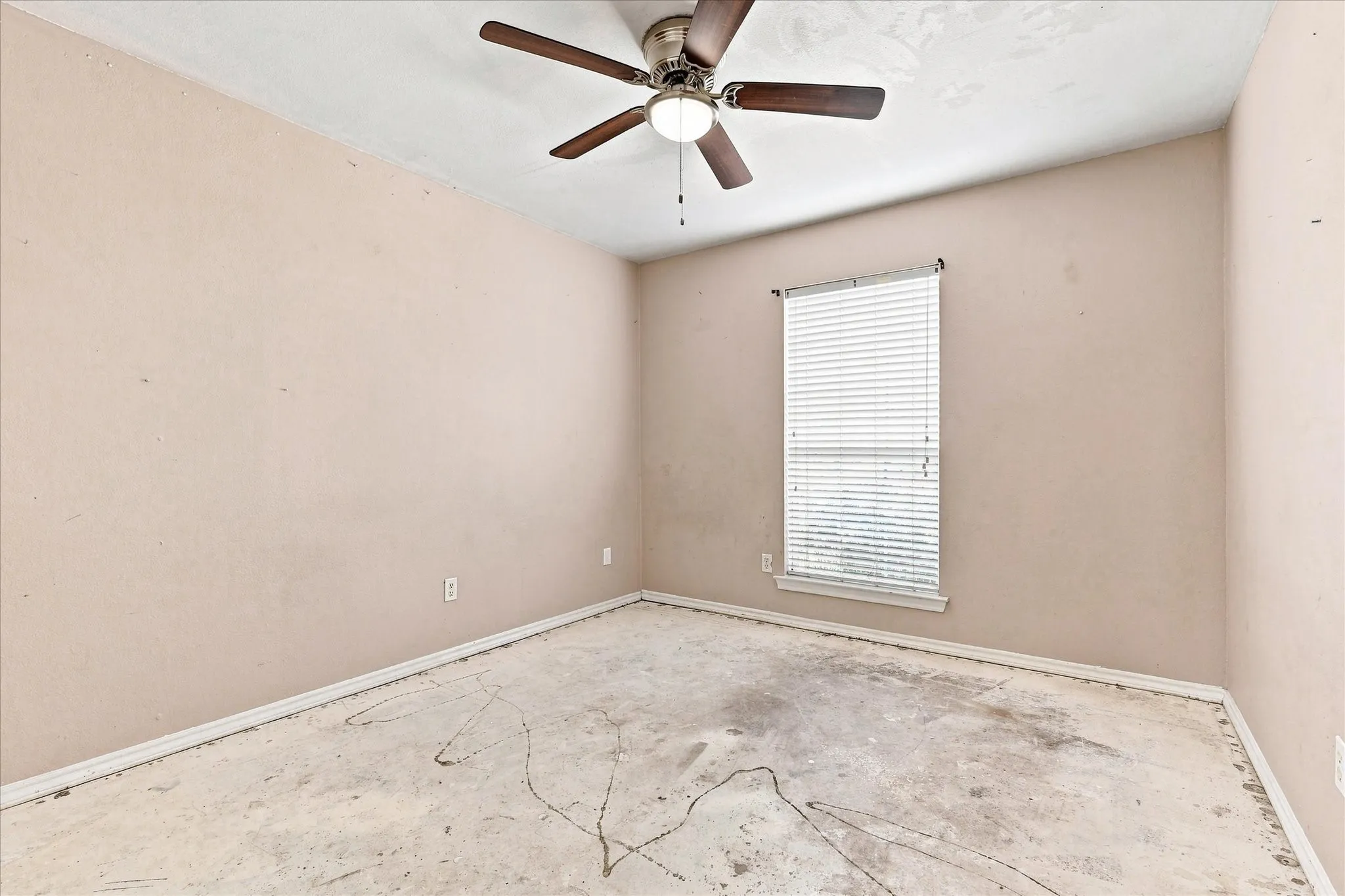 Single Family Residence For Sale in Kaufman County , 9934 Stonehearth Lane, Forney, Texas 75126, 3 Bedroom, 2 Bathroom, 4 Garage spaces, 1,759 Sqft, built in 2000, mls#21375443, Real Estate Agent in Forney, Homes For Sale in Kaufman county, Homes For Sale in Forney, Realtor in Forney Texas, Real Estate Brokerage Independent Realty Texas, Luminita Cordes Realtor