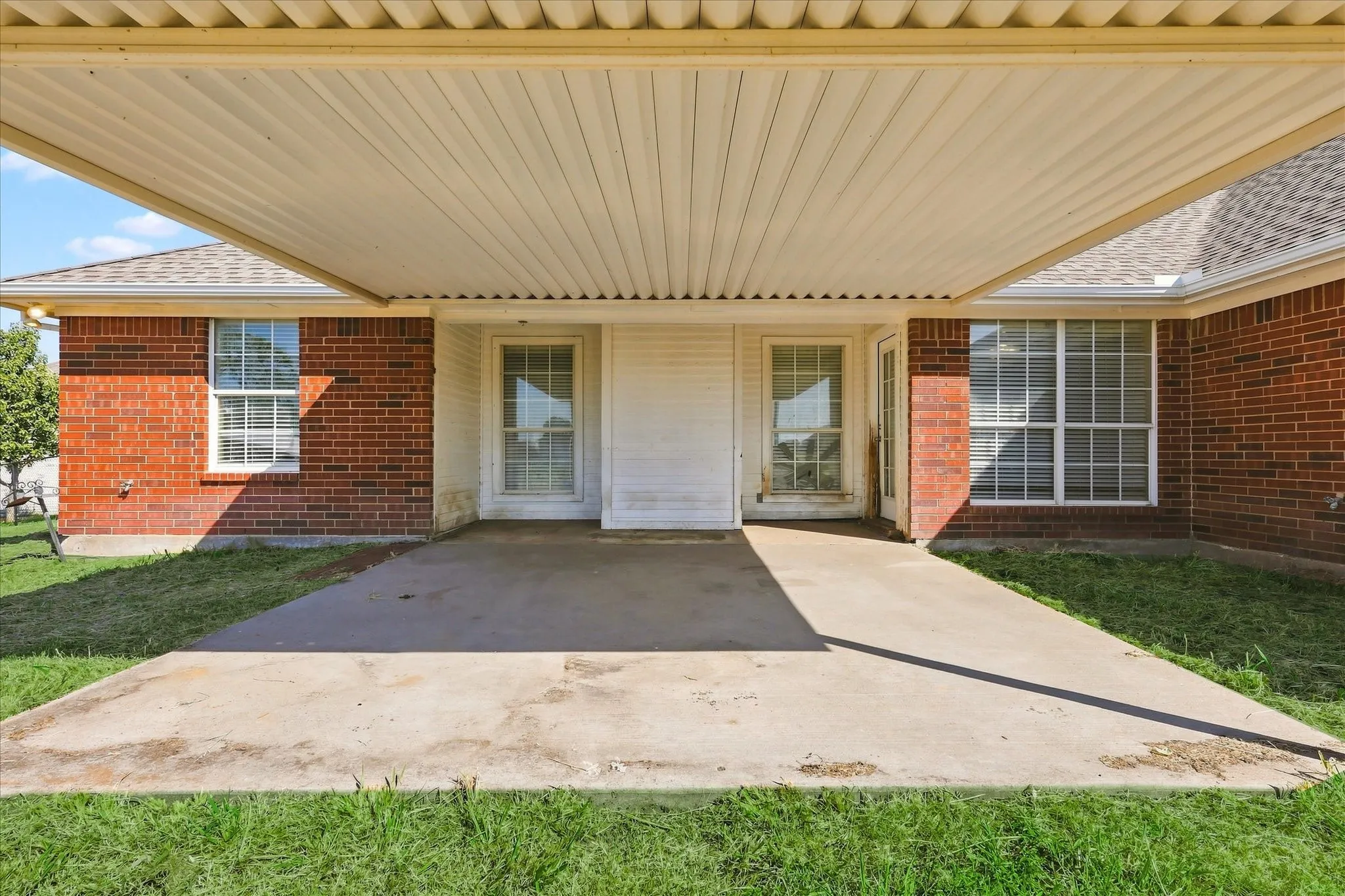 Single Family Residence For Sale in Kaufman County , 9934 Stonehearth Lane, Forney, Texas 75126, 3 Bedroom, 2 Bathroom, 4 Garage spaces, 1,759 Sqft, built in 2000, mls#21375443, Real Estate Agent in Forney, Homes For Sale in Kaufman county, Homes For Sale in Forney, Realtor in Forney Texas, Real Estate Brokerage Independent Realty Texas, Luminita Cordes Realtor