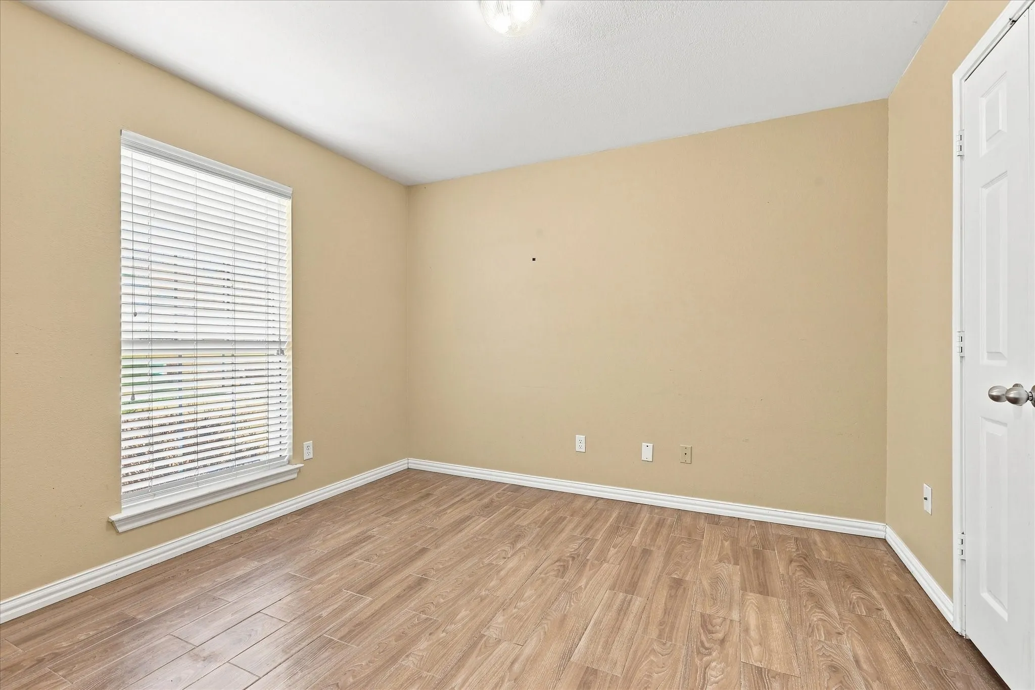 Single Family Residence For Sale in Kaufman County , 9934 Stonehearth Lane, Forney, Texas 75126, 3 Bedroom, 2 Bathroom, 4 Garage spaces, 1,759 Sqft, built in 2000, mls#21375443, Real Estate Agent in Forney, Homes For Sale in Kaufman county, Homes For Sale in Forney, Realtor in Forney Texas, Real Estate Brokerage Independent Realty Texas, Luminita Cordes Realtor