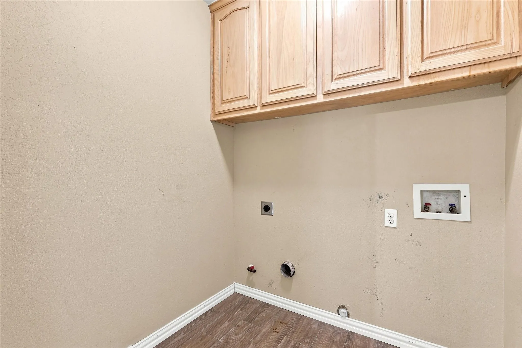Single Family Residence For Sale in Kaufman County , 9934 Stonehearth Lane, Forney, Texas 75126, 3 Bedroom, 2 Bathroom, 4 Garage spaces, 1,759 Sqft, built in 2000, mls#21375443, Real Estate Agent in Forney, Homes For Sale in Kaufman county, Homes For Sale in Forney, Realtor in Forney Texas, Real Estate Brokerage Independent Realty Texas, Luminita Cordes Realtor