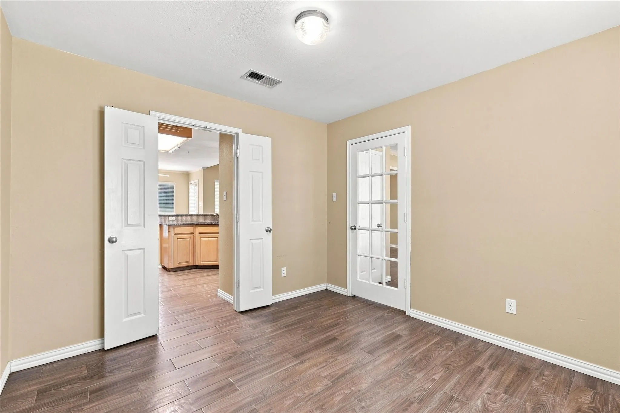 Single Family Residence For Sale in Kaufman County , 9934 Stonehearth Lane, Forney, Texas 75126, 3 Bedroom, 2 Bathroom, 4 Garage spaces, 1,759 Sqft, built in 2000, mls#21375443, Real Estate Agent in Forney, Homes For Sale in Kaufman county, Homes For Sale in Forney, Realtor in Forney Texas, Real Estate Brokerage Independent Realty Texas, Luminita Cordes Realtor