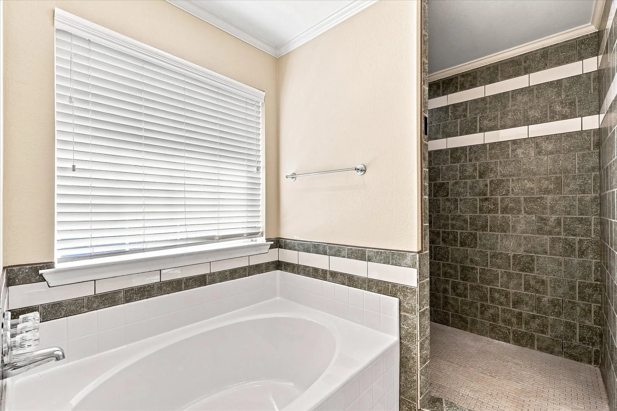 Single Family Residence For Sale in Kaufman County , 9934 Stonehearth Lane, Forney, Texas 75126, 3 Bedroom, 2 Bathroom, 4 Garage spaces, 1,759 Sqft, built in 2000, mls#21375443, Real Estate Agent in Forney, Homes For Sale in Kaufman county, Homes For Sale in Forney, Realtor in Forney Texas, Real Estate Brokerage Independent Realty Texas, Luminita Cordes Realtor