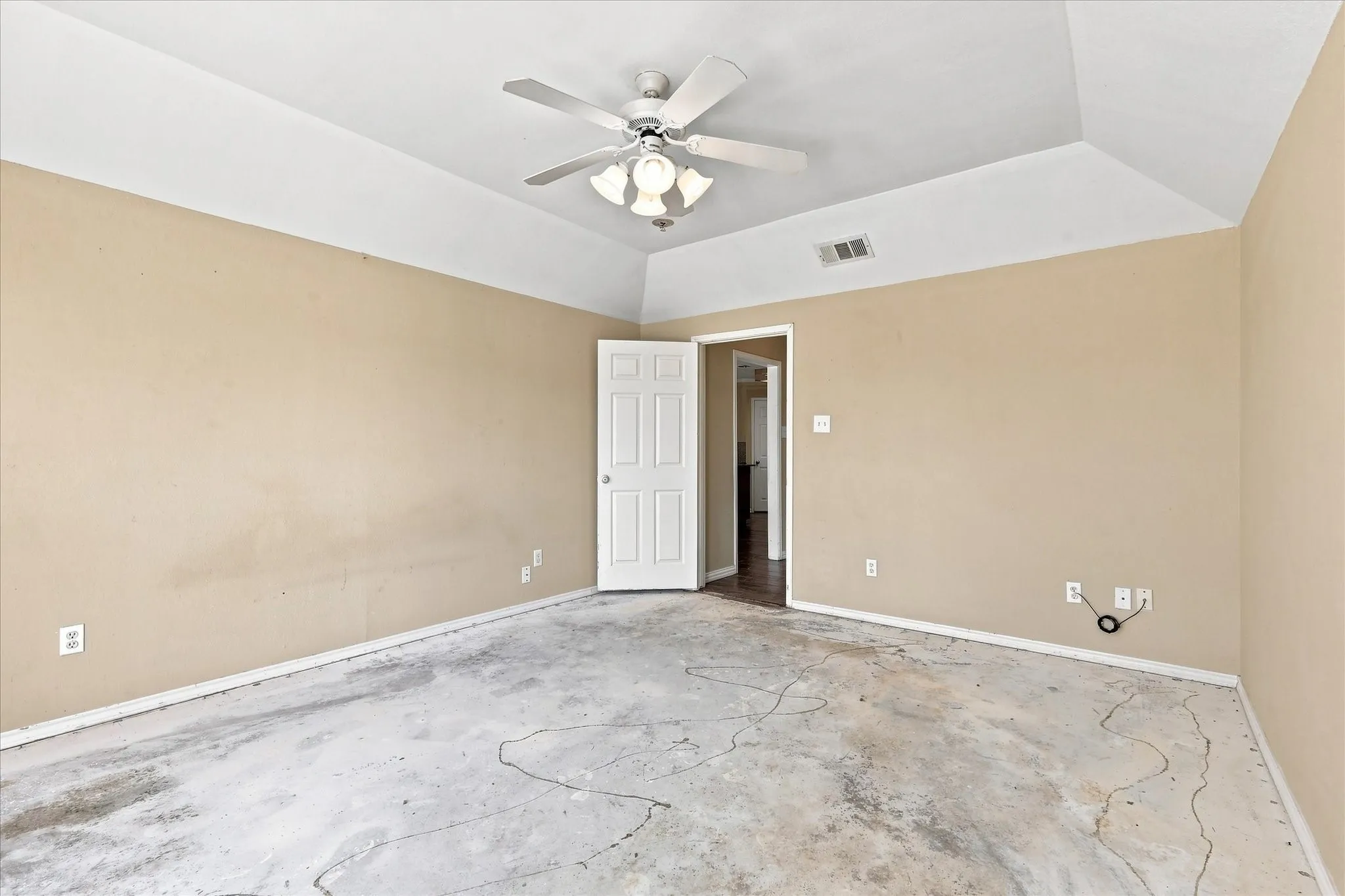 Single Family Residence For Sale in Kaufman County , 9934 Stonehearth Lane, Forney, Texas 75126, 3 Bedroom, 2 Bathroom, 4 Garage spaces, 1,759 Sqft, built in 2000, mls#21375443, Real Estate Agent in Forney, Homes For Sale in Kaufman county, Homes For Sale in Forney, Realtor in Forney Texas, Real Estate Brokerage Independent Realty Texas, Luminita Cordes Realtor