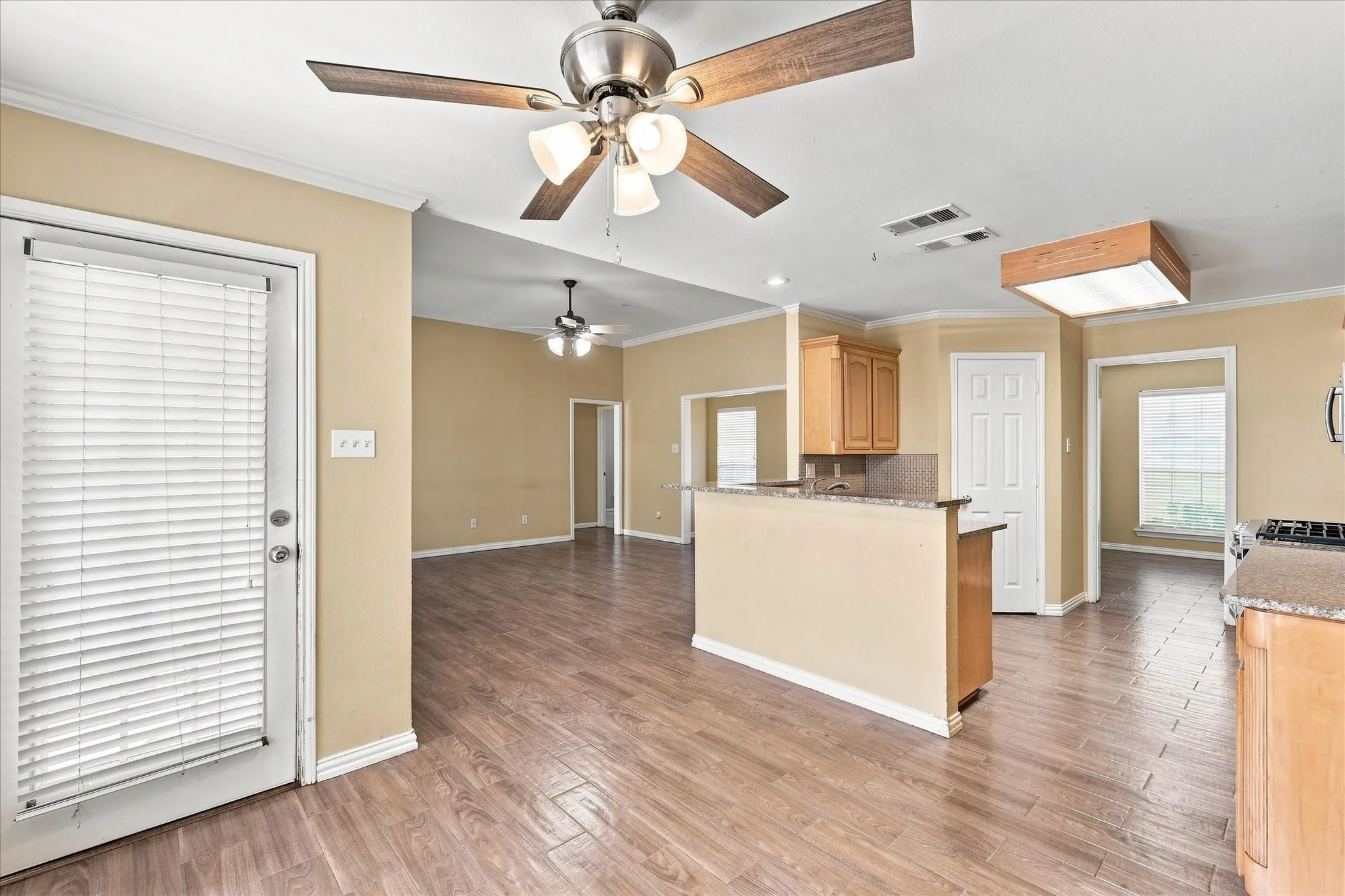 Single Family Residence For Sale in Kaufman County , 9934 Stonehearth Lane, Forney, Texas 75126, 3 Bedroom, 2 Bathroom, 4 Garage spaces, 1,759 Sqft, built in 2000, mls#21375443, Real Estate Agent in Forney, Homes For Sale in Kaufman county, Homes For Sale in Forney, Realtor in Forney Texas, Real Estate Brokerage Independent Realty Texas, Luminita Cordes Realtor