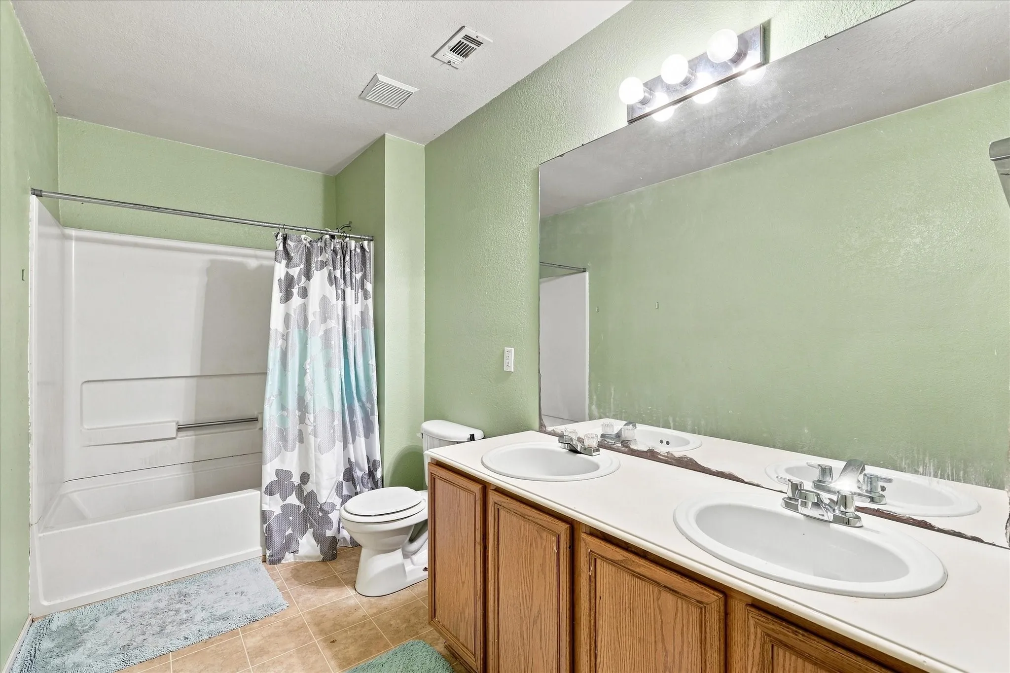 Single Family Residence For Sale in Denton County , 8816 Chisholm Trail, Cross Roads, Texas 76227, 4 Bedroom, 3 Bathroom, 2 Garage spaces, 2,353 Sqft, built in 2003, mls#21373791, Real Estate Agent in Cross Roads, Homes For Sale in Denton county, Homes For Sale in Cross Roads, Realtor in Cross Roads Texas, Real Estate Brokerage Independent Realty Texas, Luminita Cordes Realtor