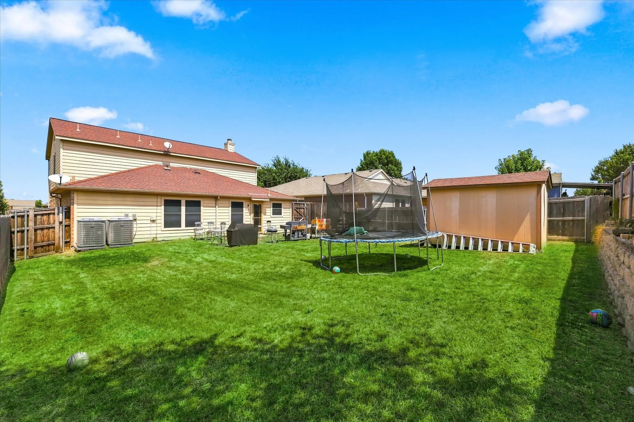 Single Family Residence For Sale in Denton County , 8816 Chisholm Trail, Cross Roads, Texas 76227, 4 Bedroom, 3 Bathroom, 2 Garage spaces, 2,353 Sqft, built in 2003, mls#21373791, Real Estate Agent in Cross Roads, Homes For Sale in Denton county, Homes For Sale in Cross Roads, Realtor in Cross Roads Texas, Real Estate Brokerage Independent Realty Texas, Luminita Cordes Realtor