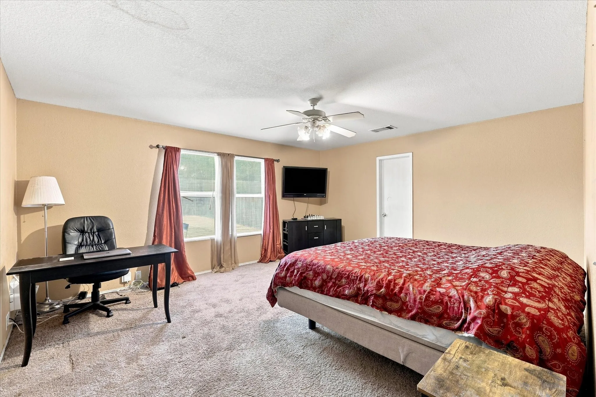 Single Family Residence For Sale in Denton County , 8816 Chisholm Trail, Cross Roads, Texas 76227, 4 Bedroom, 3 Bathroom, 2 Garage spaces, 2,353 Sqft, built in 2003, mls#21373791, Real Estate Agent in Cross Roads, Homes For Sale in Denton county, Homes For Sale in Cross Roads, Realtor in Cross Roads Texas, Real Estate Brokerage Independent Realty Texas, Luminita Cordes Realtor