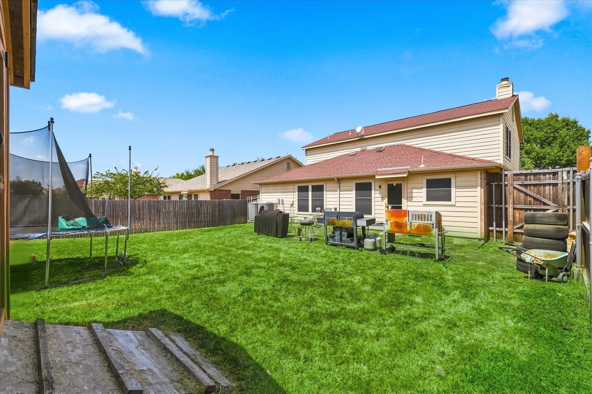 Single Family Residence For Sale in Denton County , 8816 Chisholm Trail, Cross Roads, Texas 76227, 4 Bedroom, 3 Bathroom, 2 Garage spaces, 2,353 Sqft, built in 2003, mls#21373791, Real Estate Agent in Cross Roads, Homes For Sale in Denton county, Homes For Sale in Cross Roads, Realtor in Cross Roads Texas, Real Estate Brokerage Independent Realty Texas, Luminita Cordes Realtor