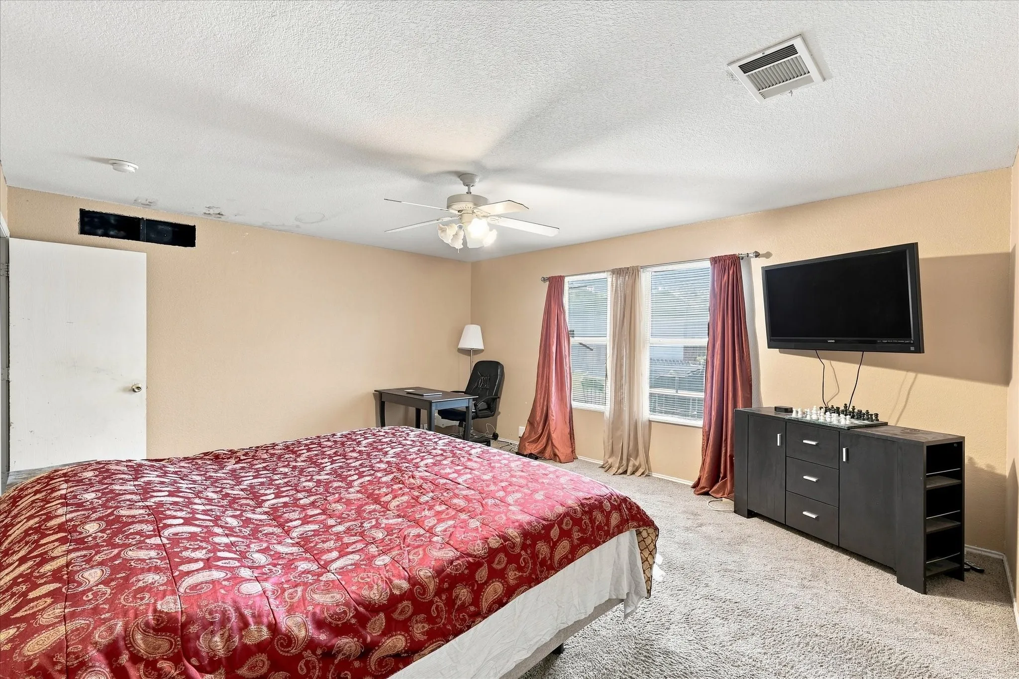 Single Family Residence For Sale in Denton County , 8816 Chisholm Trail, Cross Roads, Texas 76227, 4 Bedroom, 3 Bathroom, 2 Garage spaces, 2,353 Sqft, built in 2003, mls#21373791, Real Estate Agent in Cross Roads, Homes For Sale in Denton county, Homes For Sale in Cross Roads, Realtor in Cross Roads Texas, Real Estate Brokerage Independent Realty Texas, Luminita Cordes Realtor
