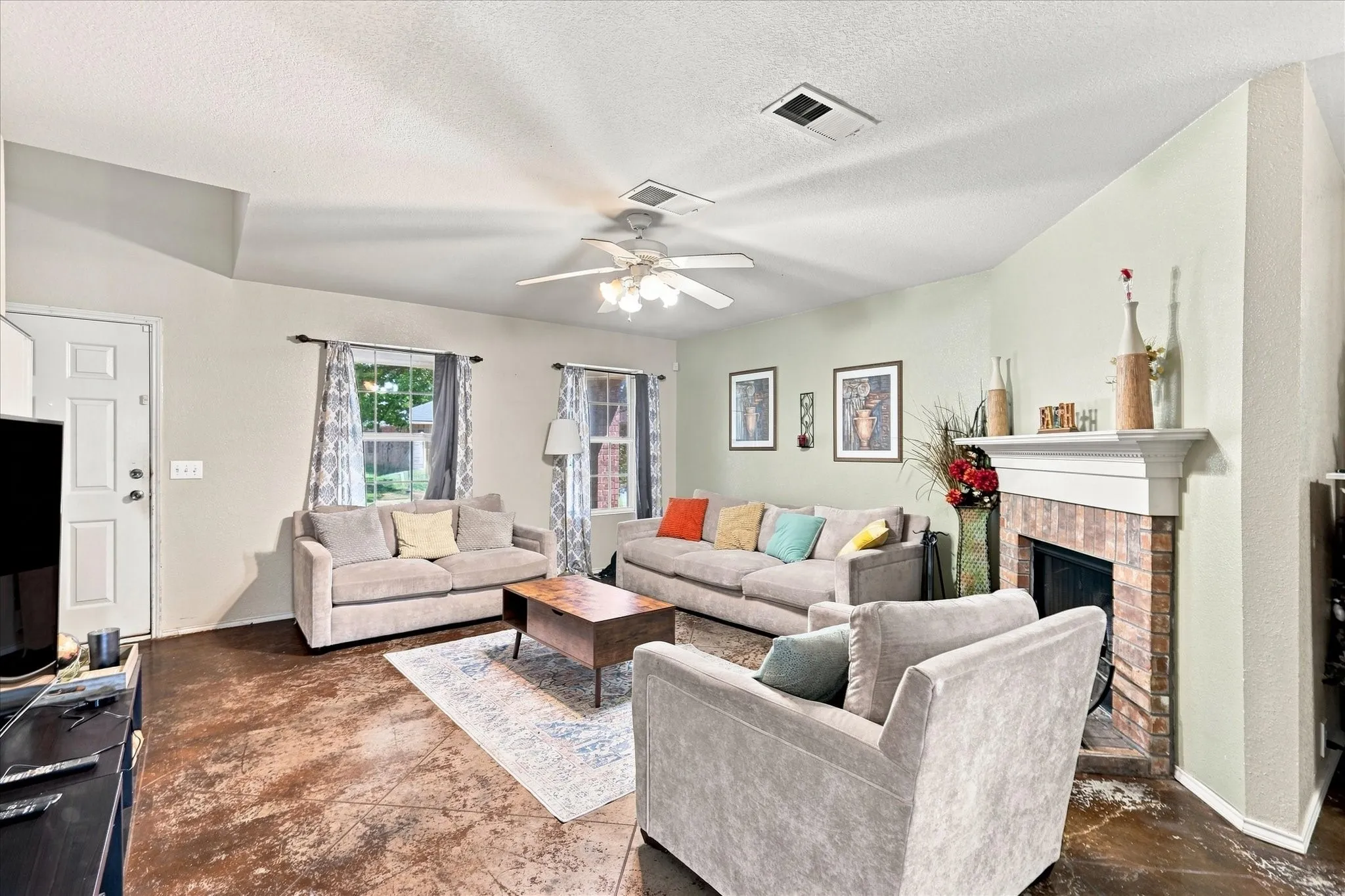 Single Family Residence For Sale in Denton County , 8816 Chisholm Trail, Cross Roads, Texas 76227, 4 Bedroom, 3 Bathroom, 2 Garage spaces, 2,353 Sqft, built in 2003, mls#21373791, Real Estate Agent in Cross Roads, Homes For Sale in Denton county, Homes For Sale in Cross Roads, Realtor in Cross Roads Texas, Real Estate Brokerage Independent Realty Texas, Luminita Cordes Realtor