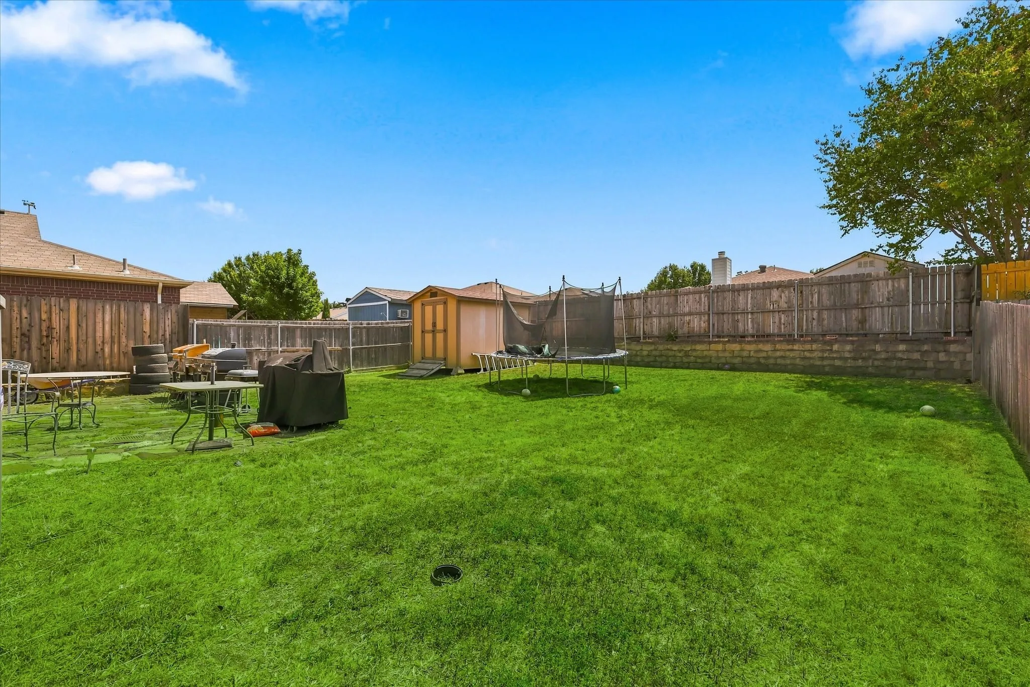 Single Family Residence For Sale in Denton County , 8816 Chisholm Trail, Cross Roads, Texas 76227, 4 Bedroom, 3 Bathroom, 2 Garage spaces, 2,353 Sqft, built in 2003, mls#21373791, Real Estate Agent in Cross Roads, Homes For Sale in Denton county, Homes For Sale in Cross Roads, Realtor in Cross Roads Texas, Real Estate Brokerage Independent Realty Texas, Luminita Cordes Realtor