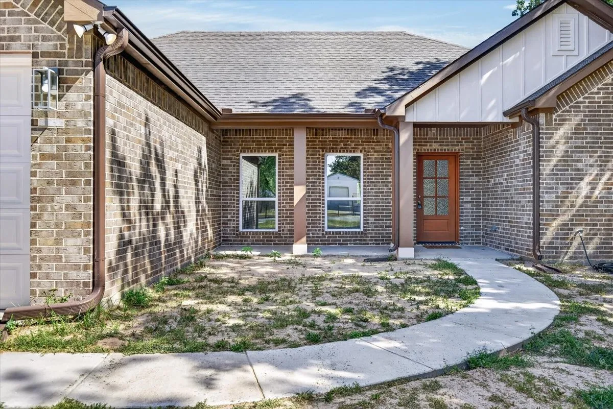 Single Family Residence For Sale in Henderson County , 140 Bedfords Bend, Gun Barrel City, Texas 75156, 3 Bedroom, 2 Bathroom, 2 Garage spaces, 1,600 Sqft, built in 2026, mls#21376700, Real Estate Agent in Gun Barrel City, Homes For Sale in Henderson county, Homes For Sale in Gun Barrel City, Realtor in Gun Barrel City Texas, Real Estate Brokerage Independent Realty Texas, Luminita Cordes Realtor